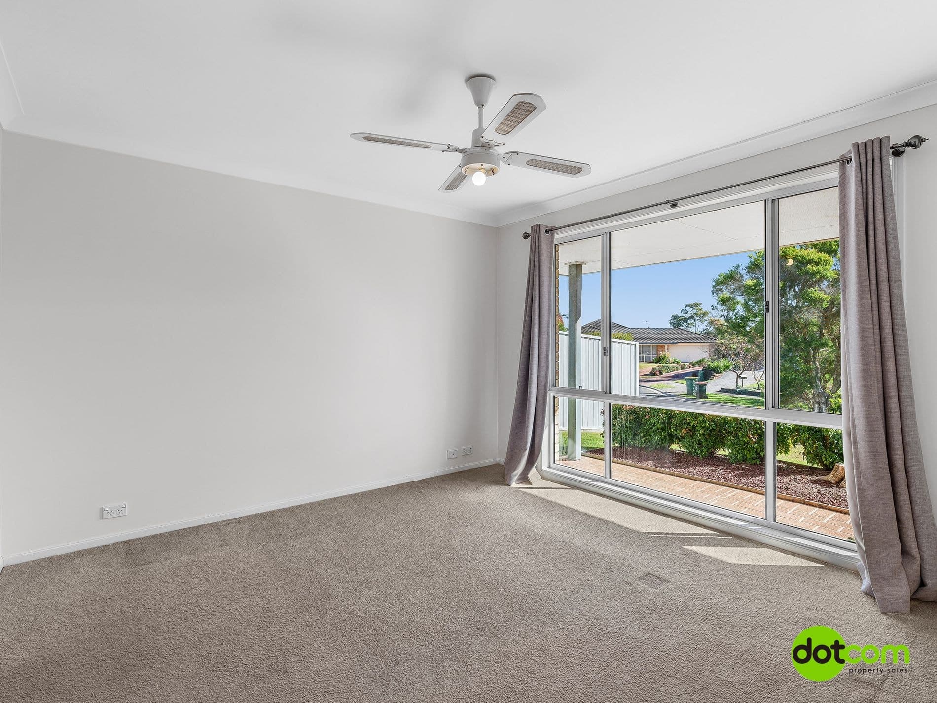 6 Skyhawk Avenue, Hamlyn Terrace - Thumbnail 5