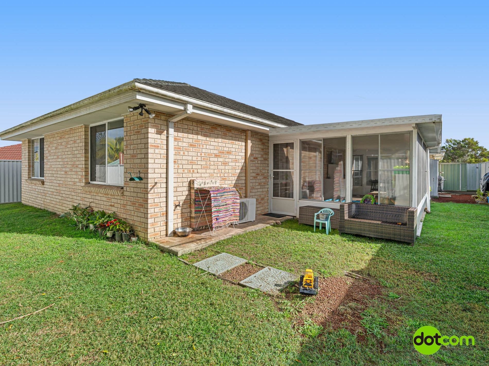 6 Skyhawk Avenue, Hamlyn Terrace - Thumbnail 8