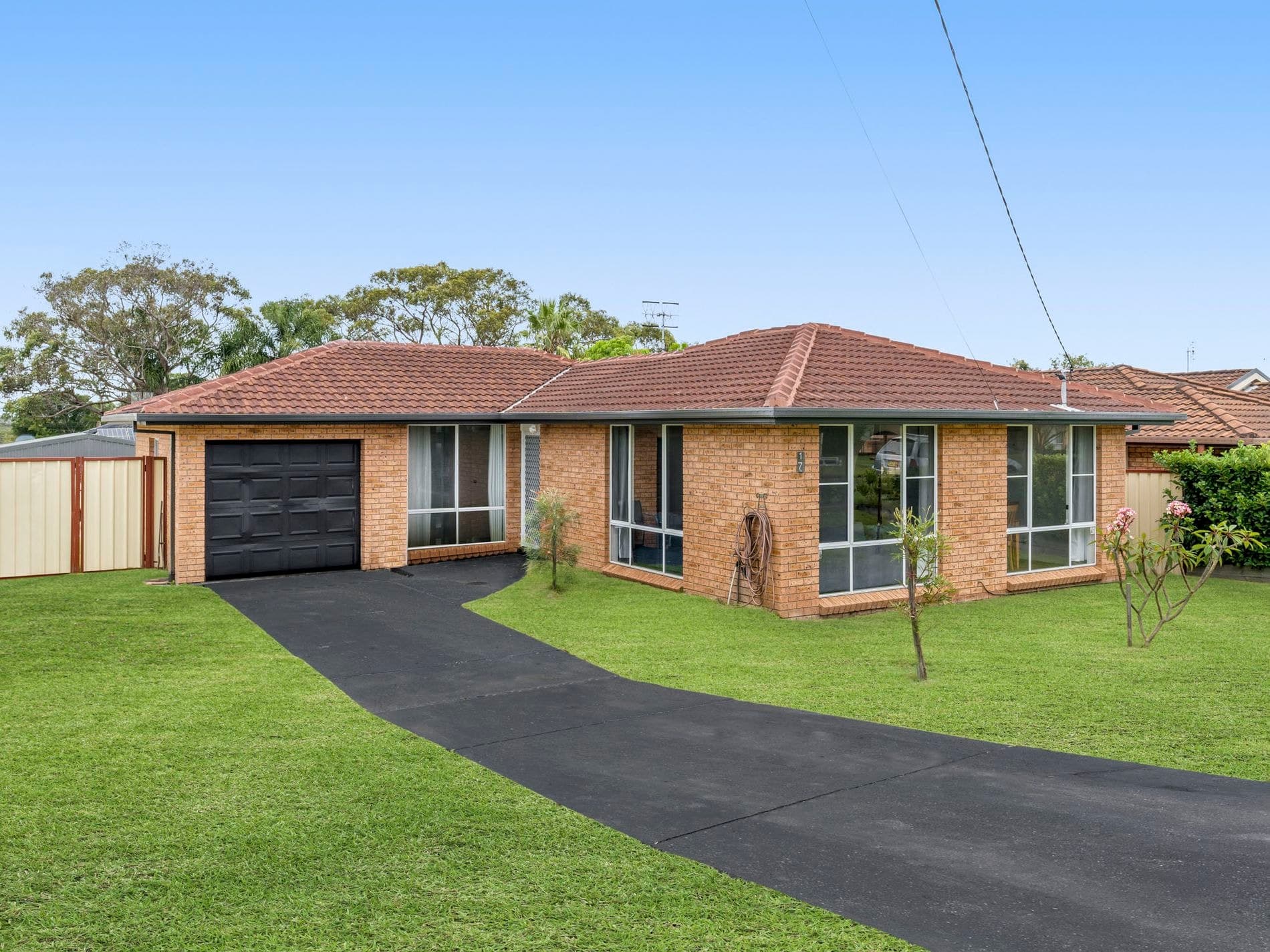 17 White Swan Avenue, Blue Haven - Image 1
