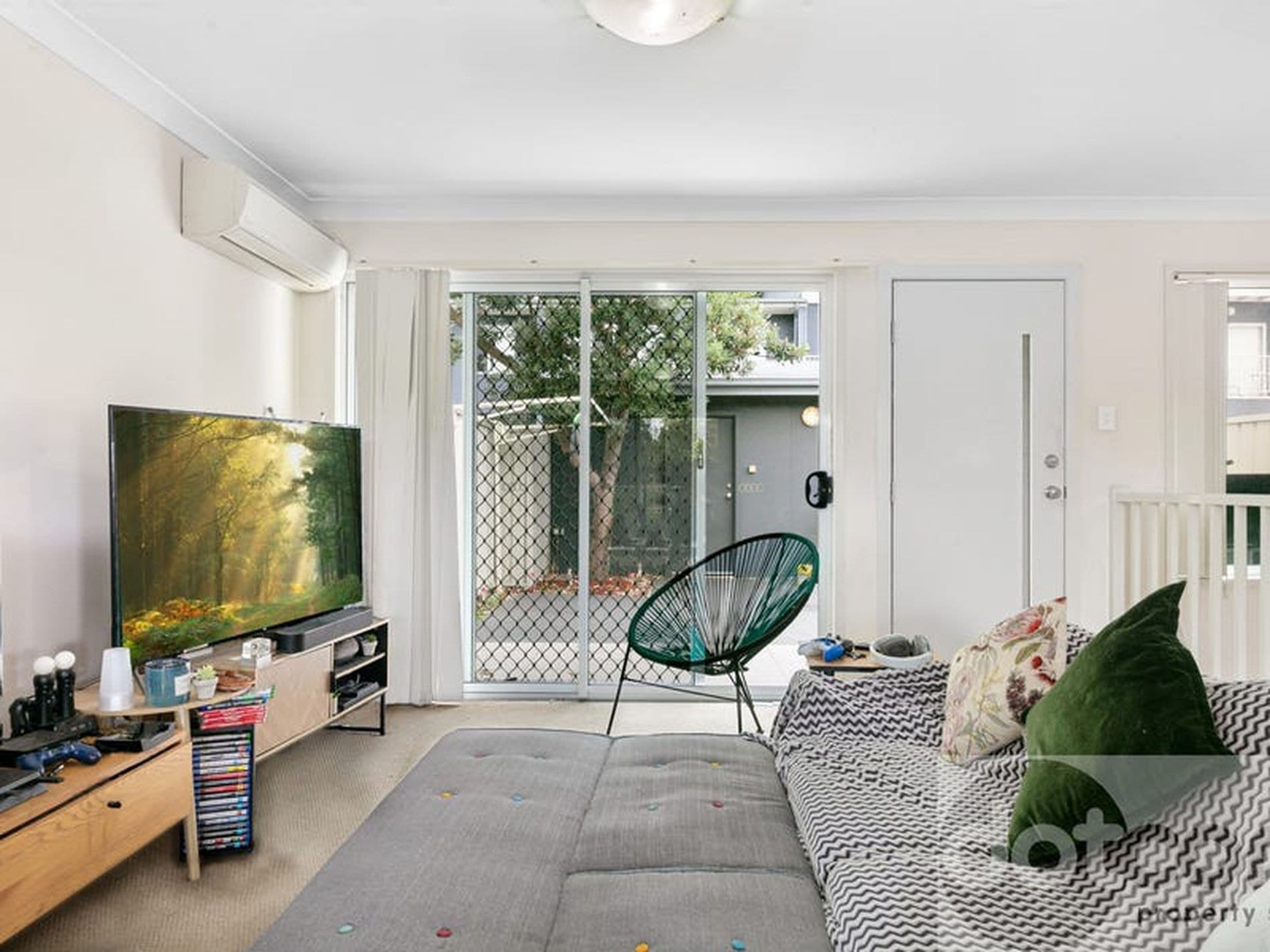 1 / 1A Woodbury Park Drive, Mardi - Thumbnail 3
