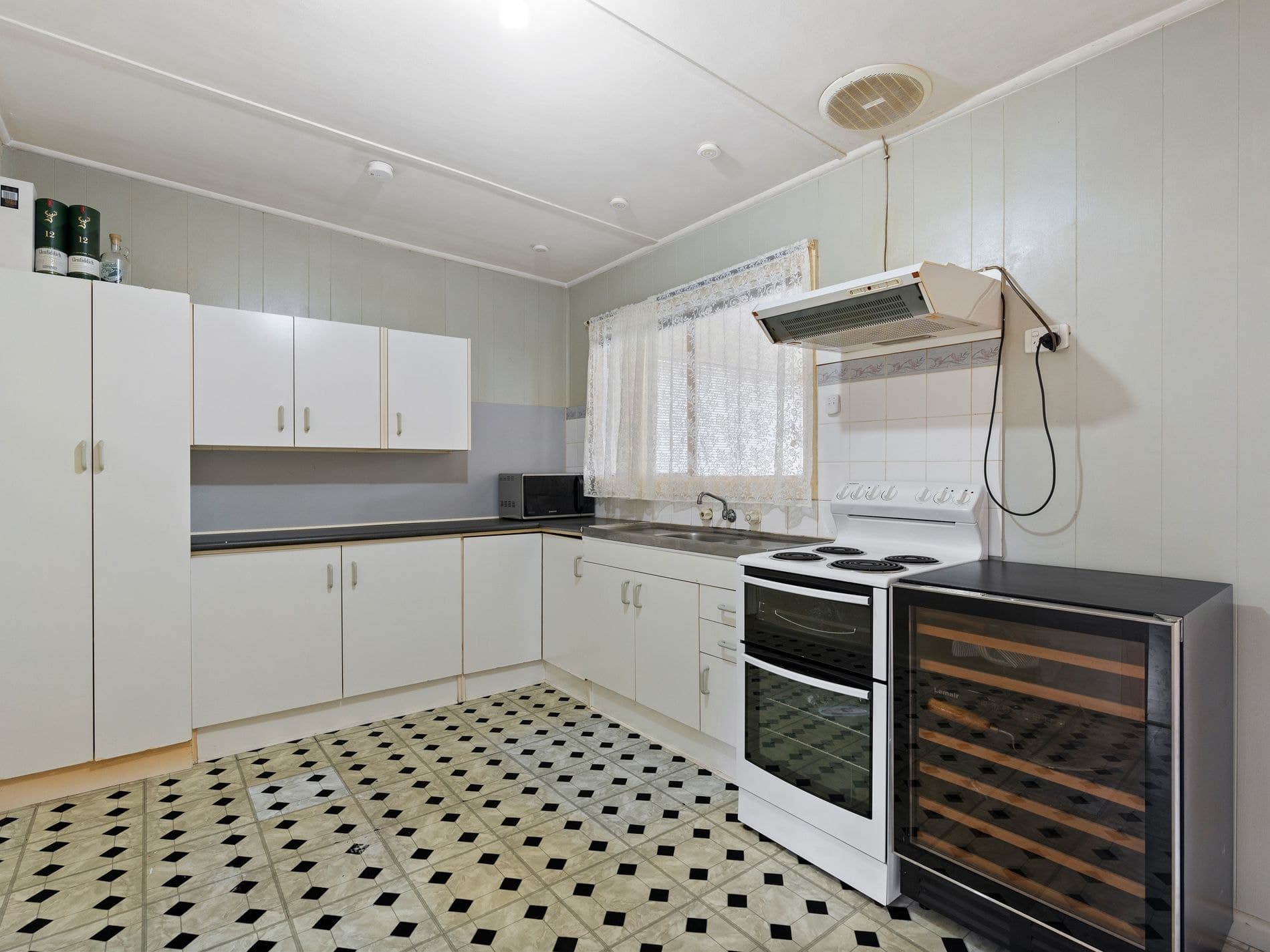 19 Kawana Avenue, Blue Haven, Blue Haven - Thumbnail 3