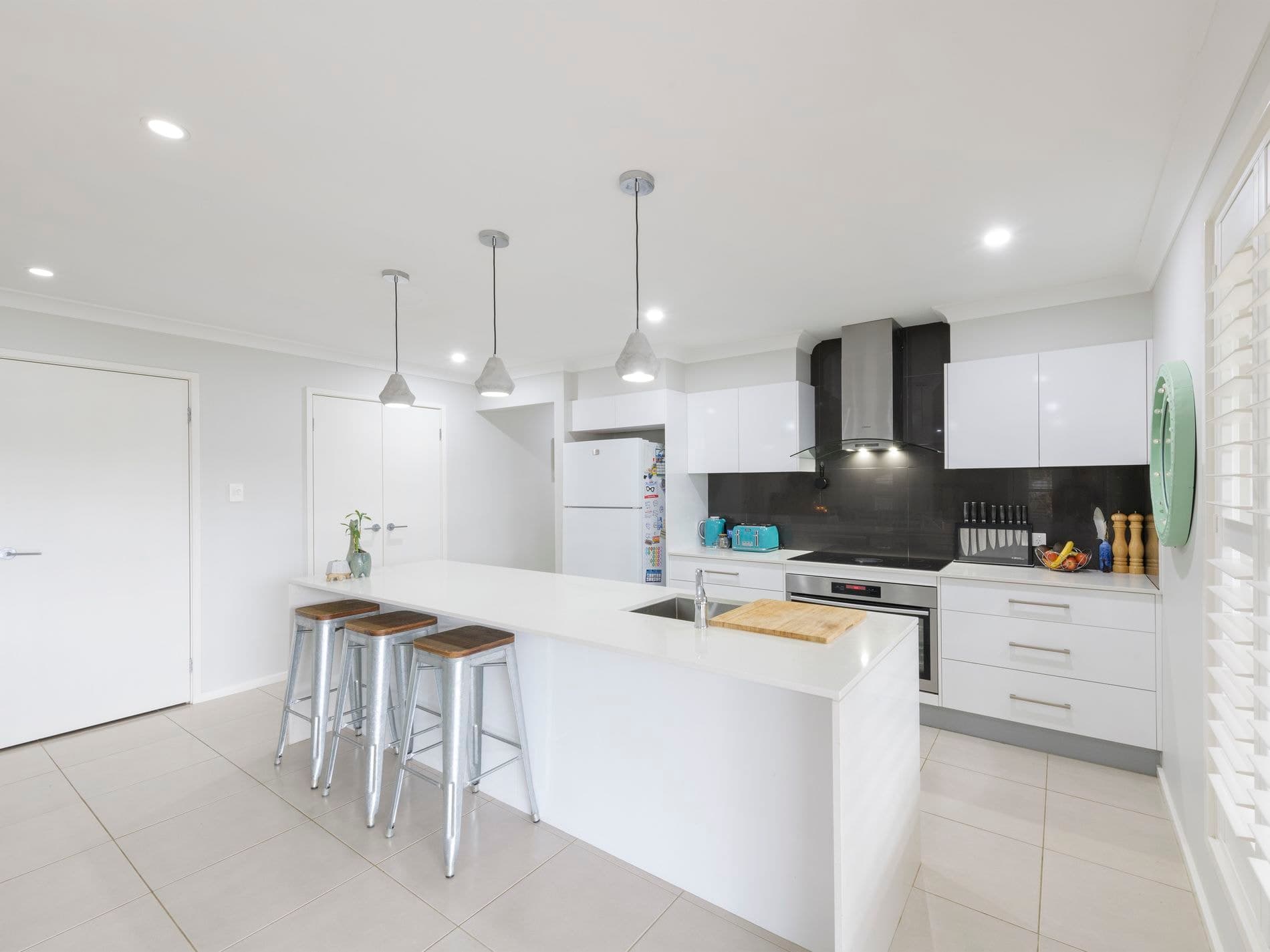 66 Lake Road, Balcolyn - Thumbnail 3