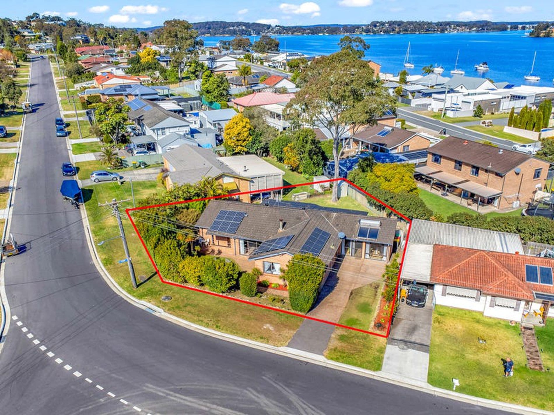 8 Alkrington Avenue, Fishing Point - Image 1
