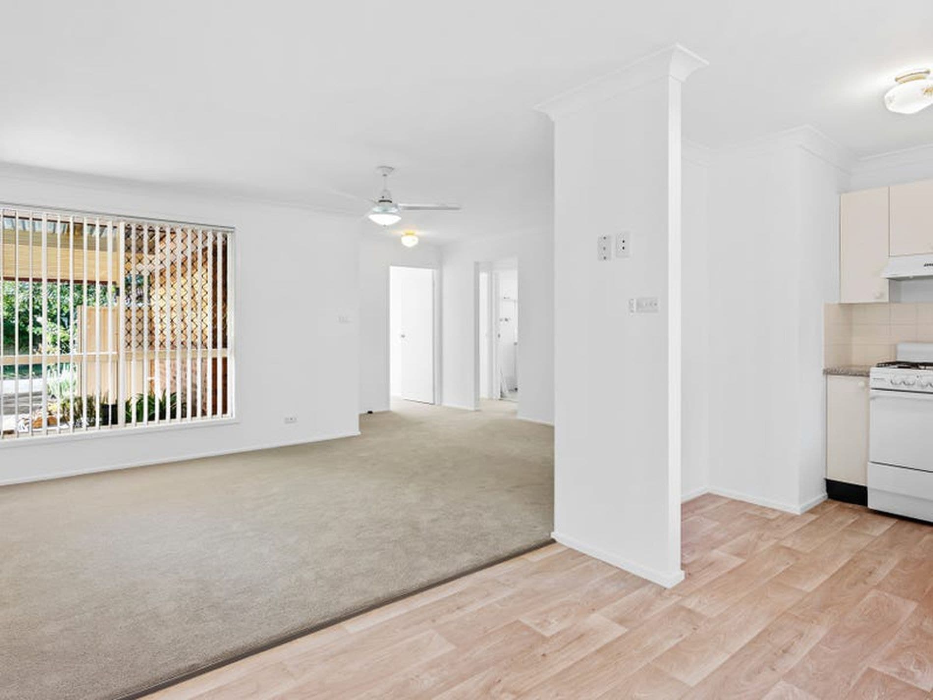 12A Bromley Court, Lake Haven - Thumbnail 2