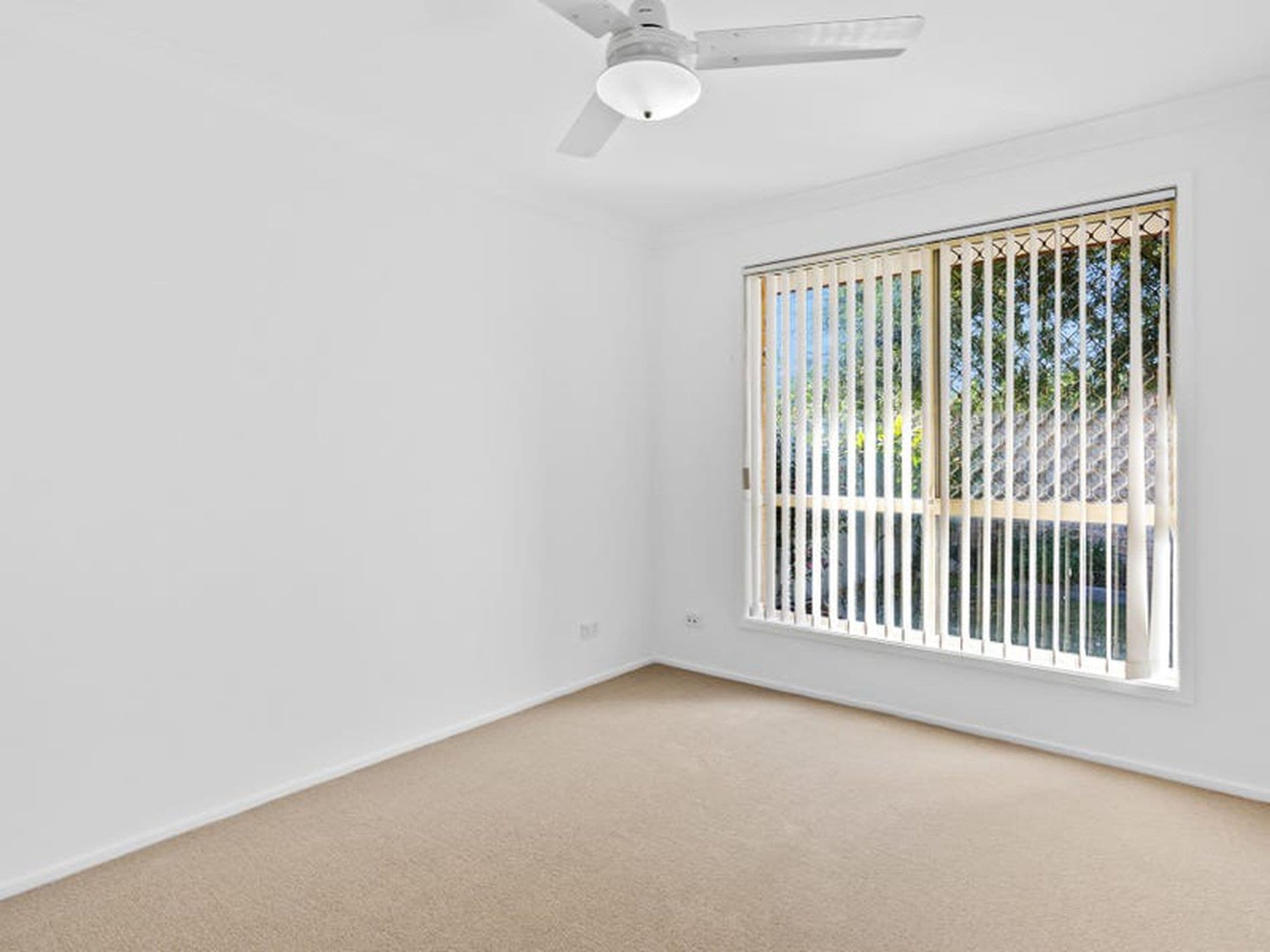 12A Bromley Court, Lake Haven - Thumbnail 4