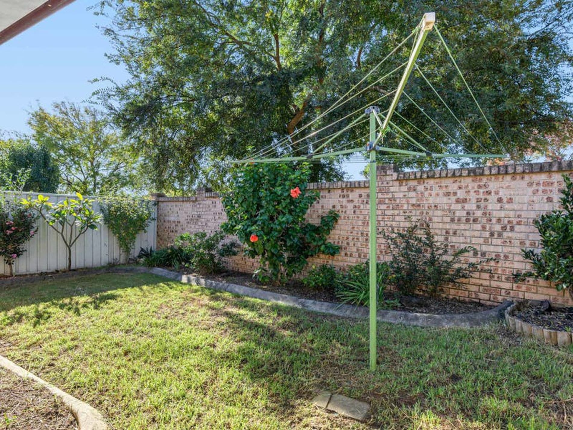 12A Bromley Court, Lake Haven - Thumbnail 7