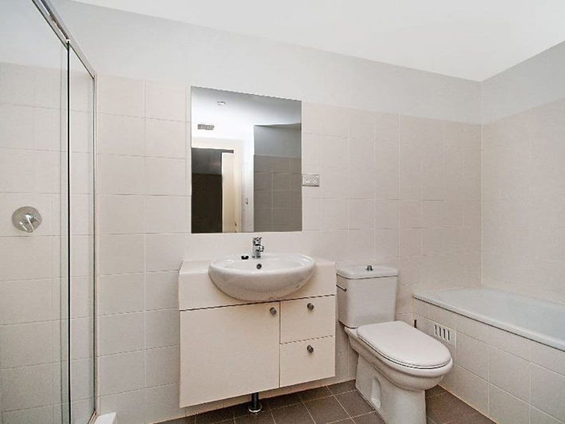 435 / 80 John Whiteway Drive, Gosford - Thumbnail 4