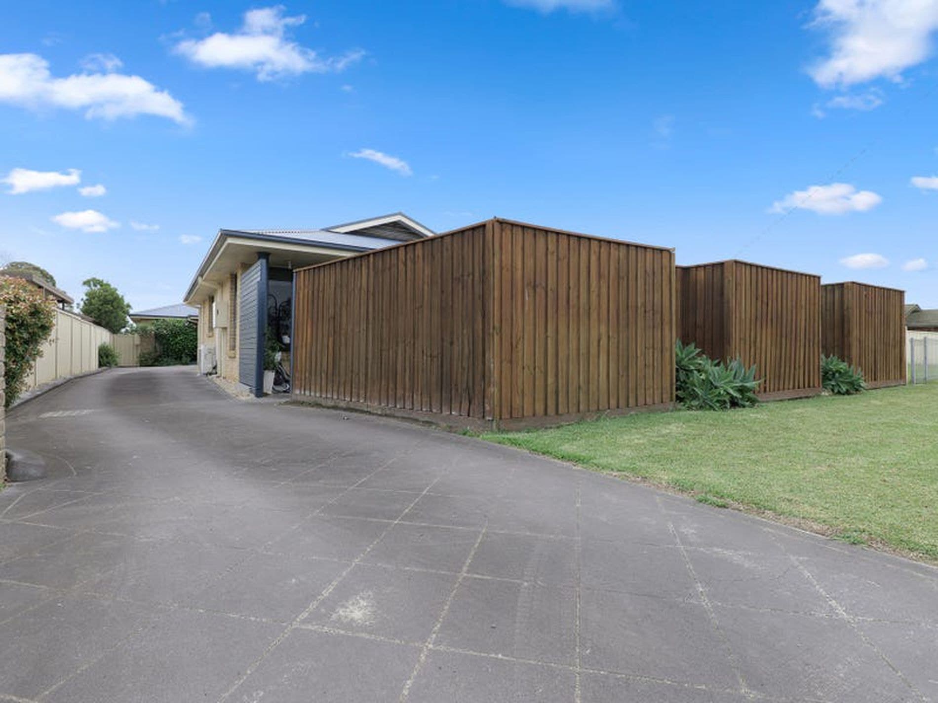 1 / 35 Melrose Avenue, Gorokan - Image 1