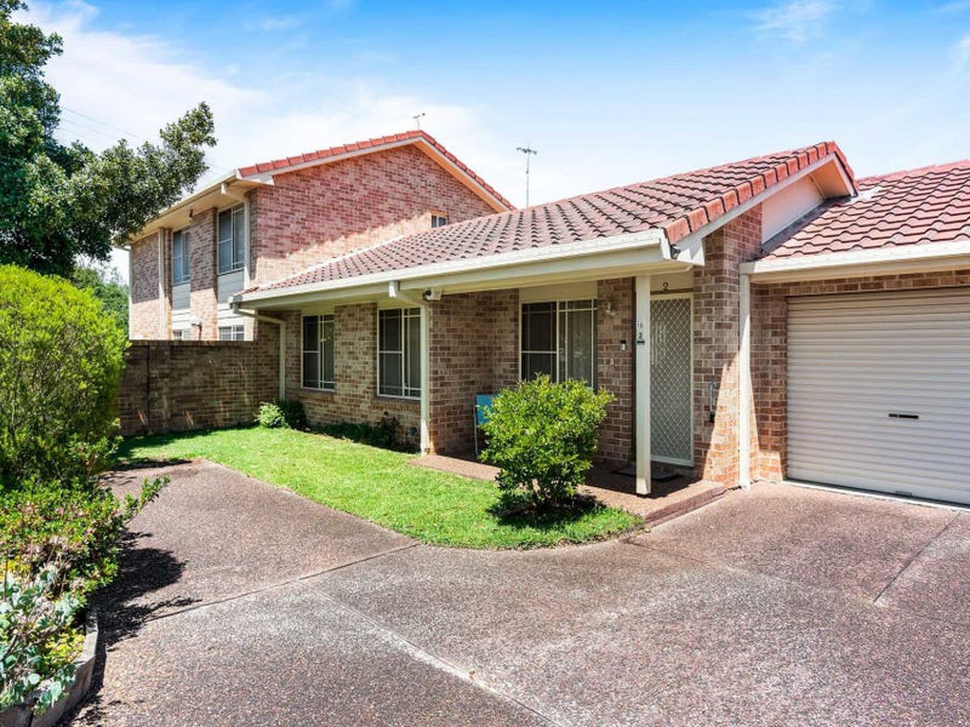 2 / 16 Crossingham Street, Canton Beach - Image 1