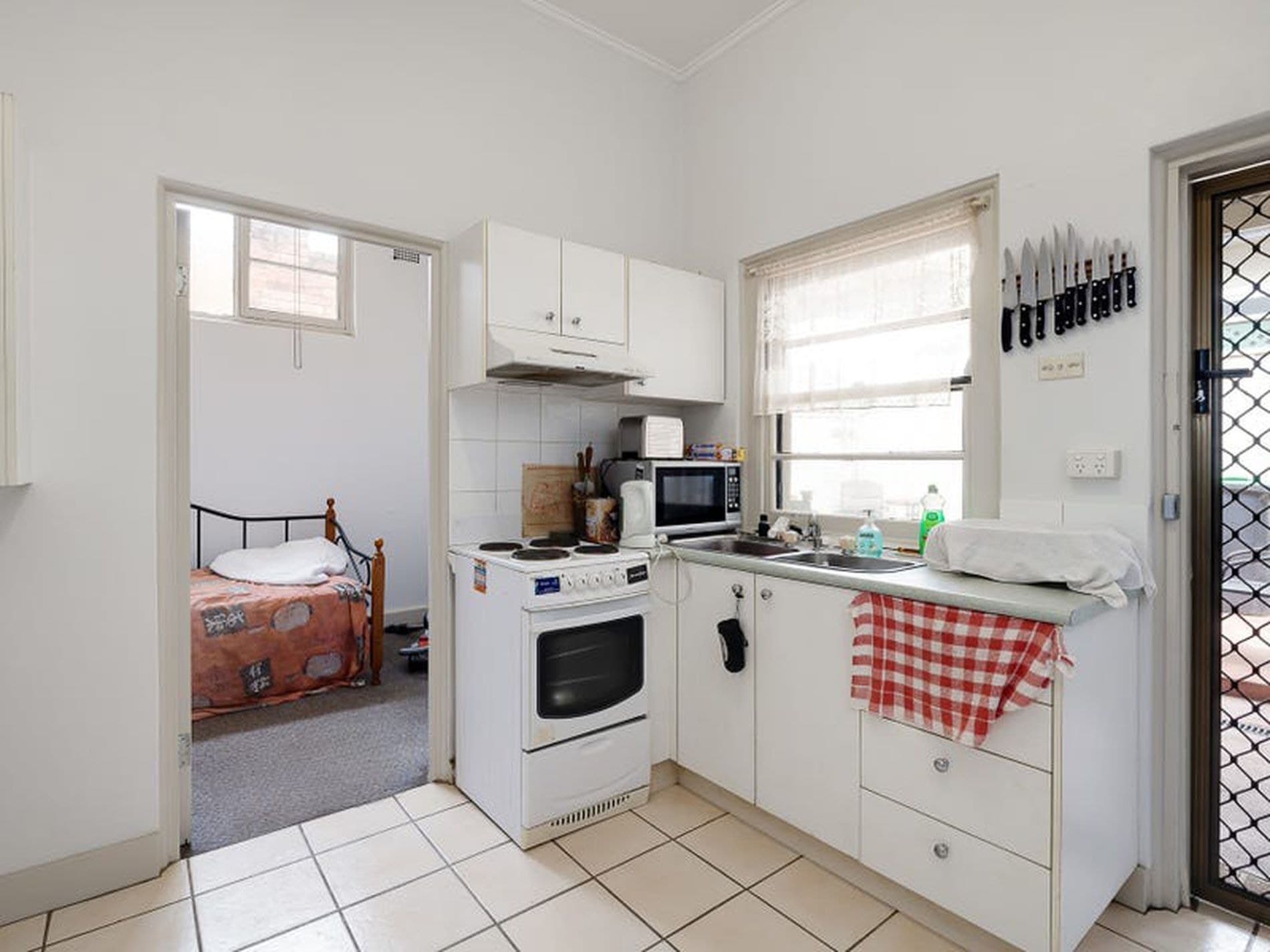 669 Glebe Road, Adamstown - Thumbnail 4