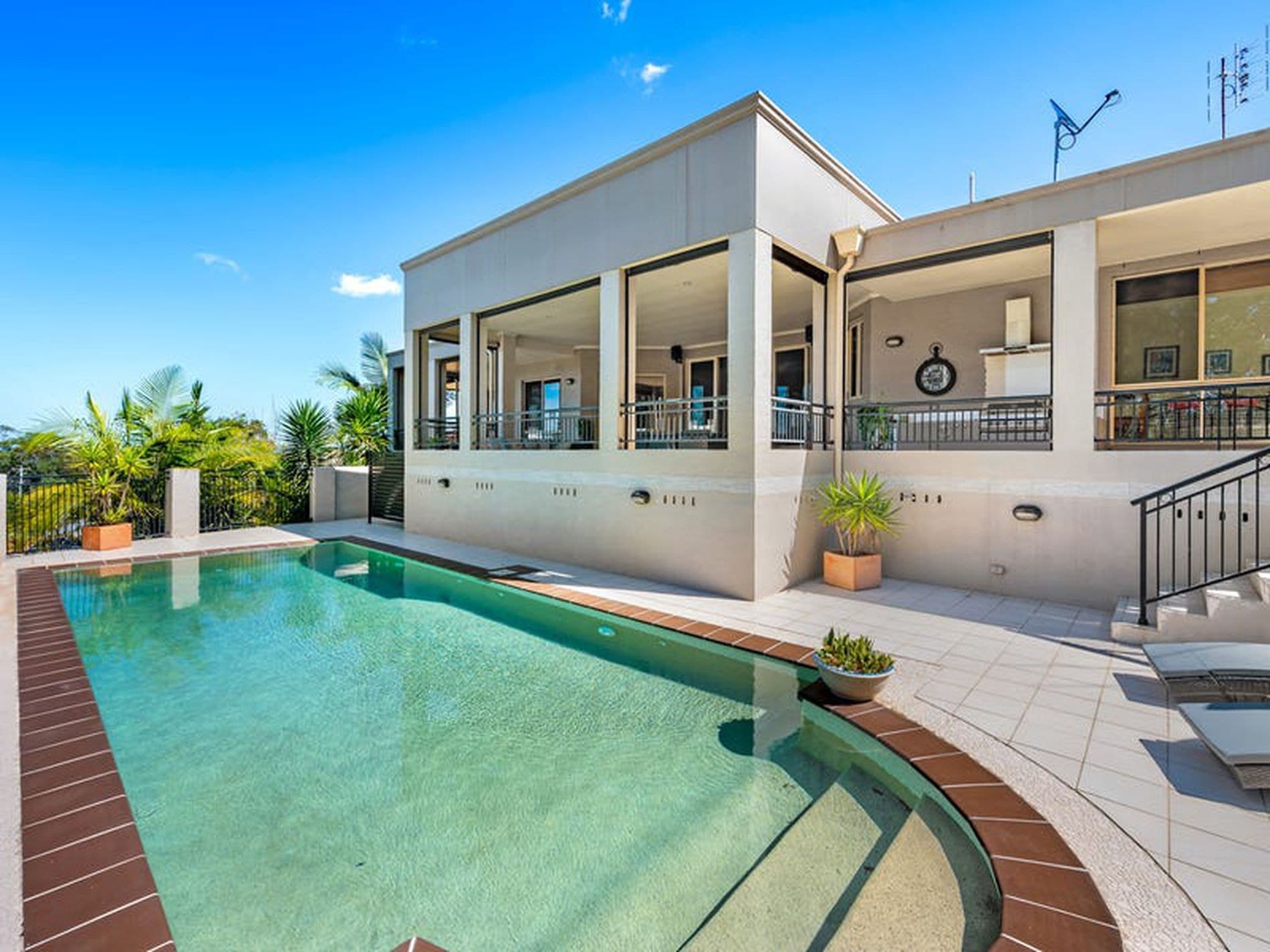 14 Karina Place, Bolton Point - Image 1