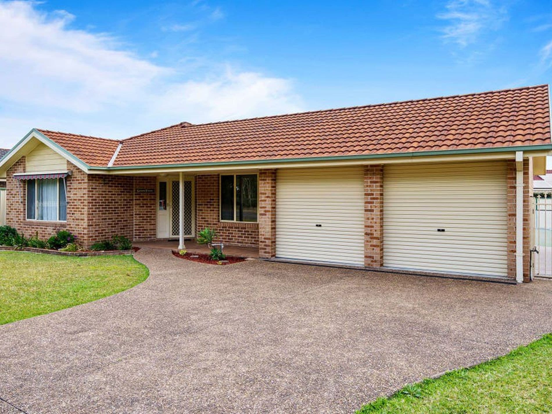 2 Renee Close, Lake Haven - Image 1