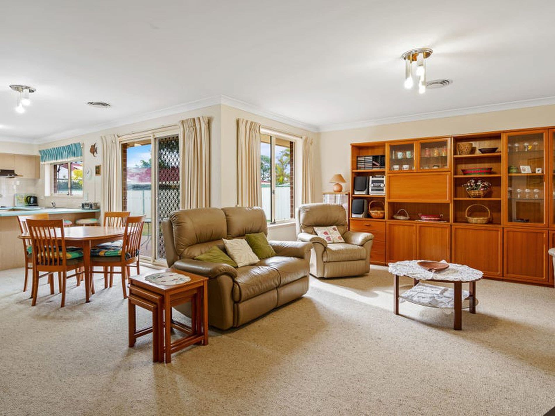 2 Renee Close, Lake Haven - Thumbnail 2