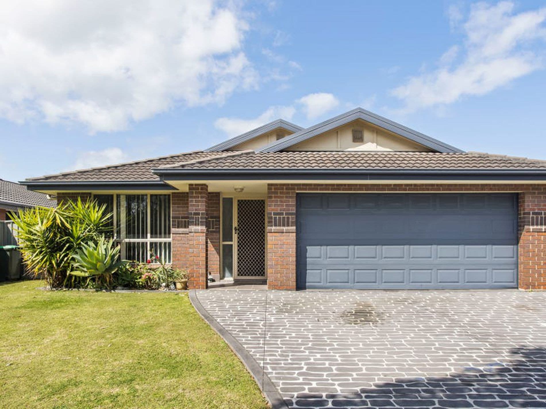 11 Peony Place, Hamlyn Terrace - Image 1