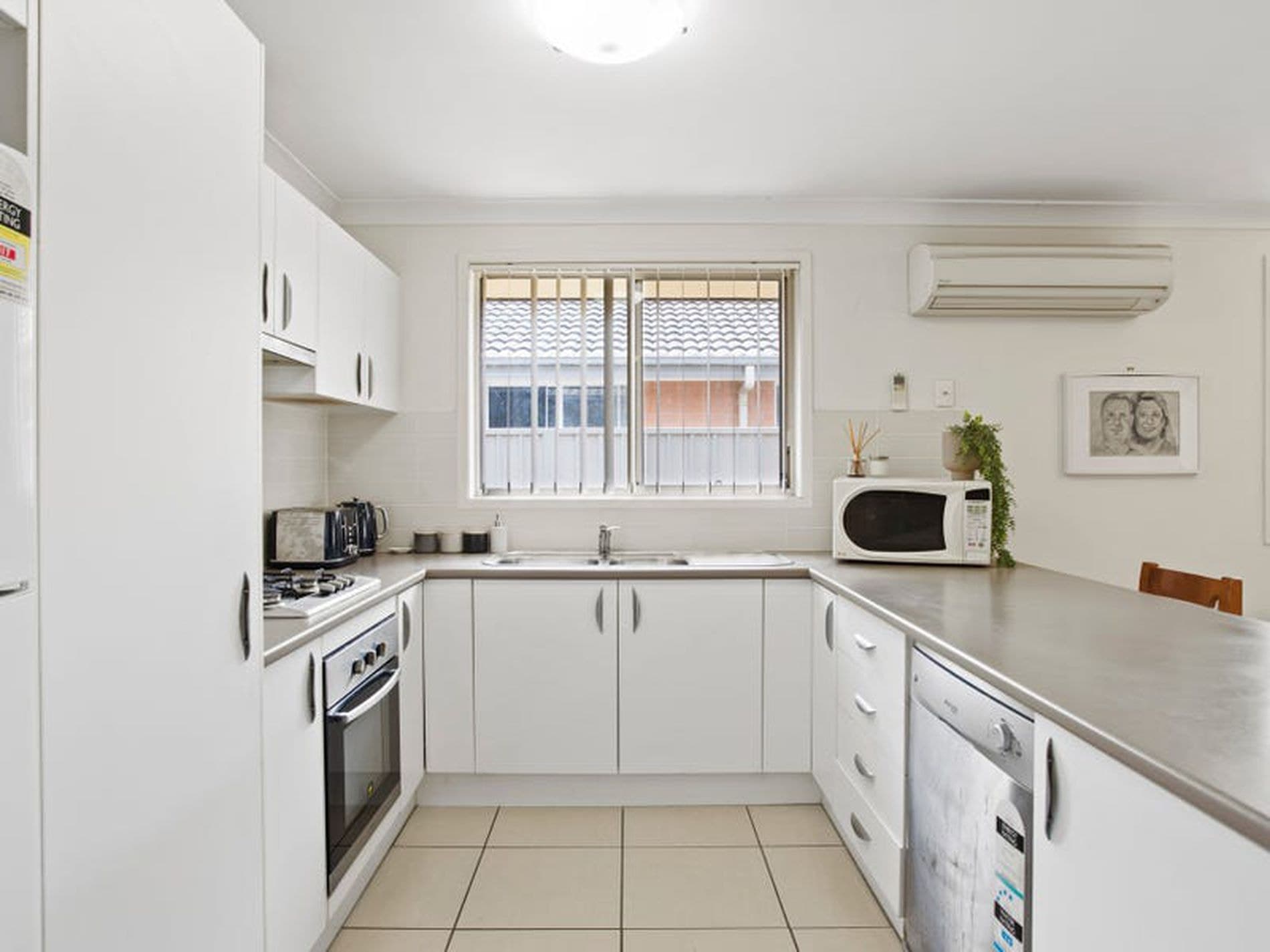 11 Peony Place, Hamlyn Terrace - Thumbnail 2