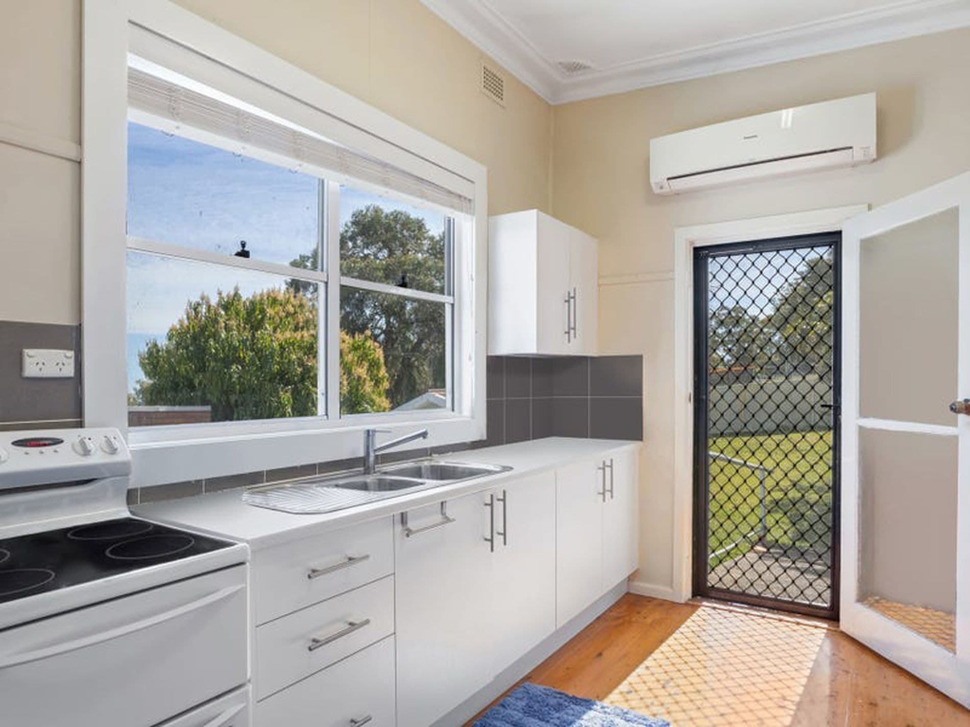 10 Kevin Street, Mannering Park, Mannering Park - Thumbnail 3