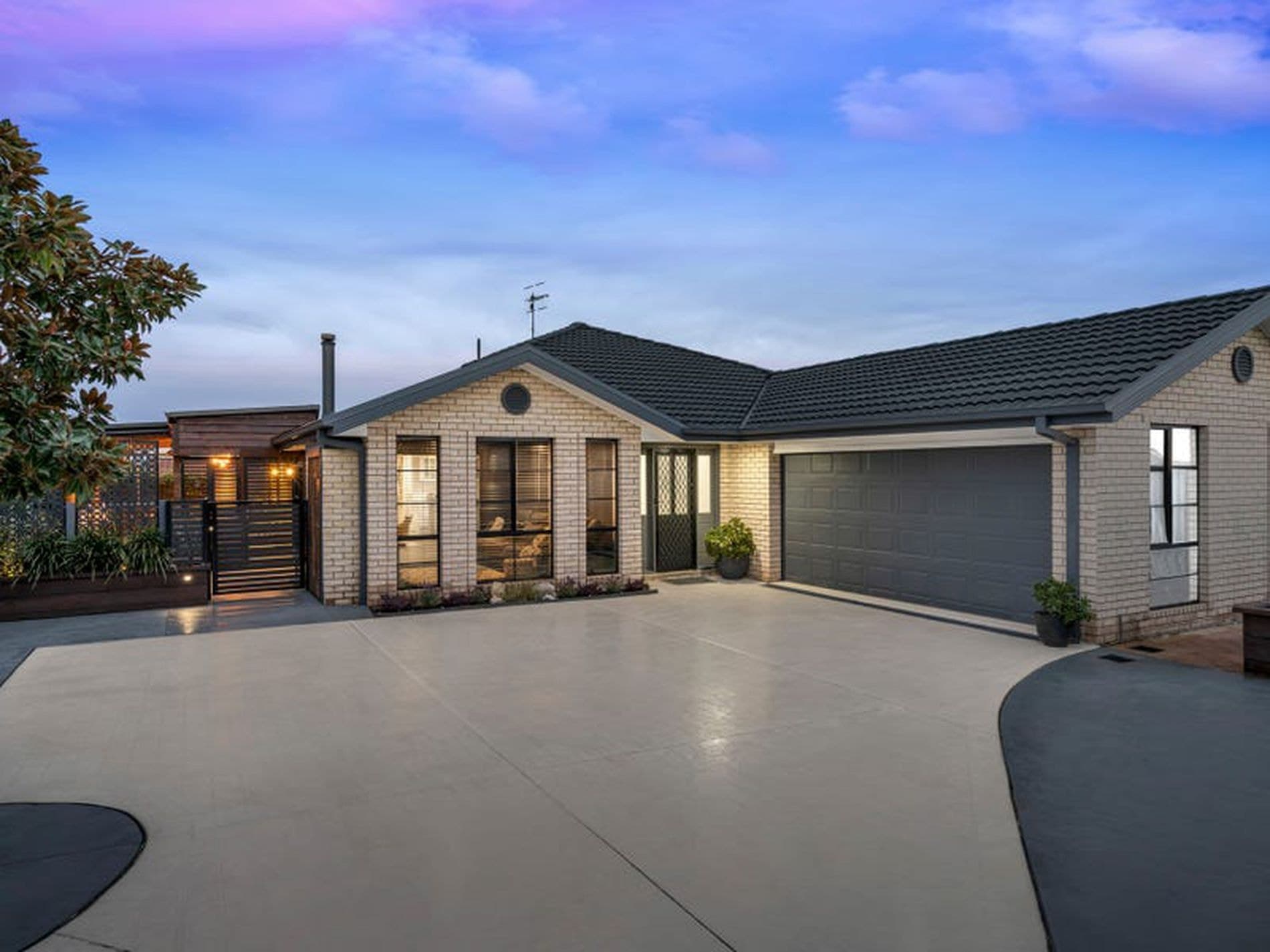 46 Piper Drive, Hamlyn Terrace - Image 1