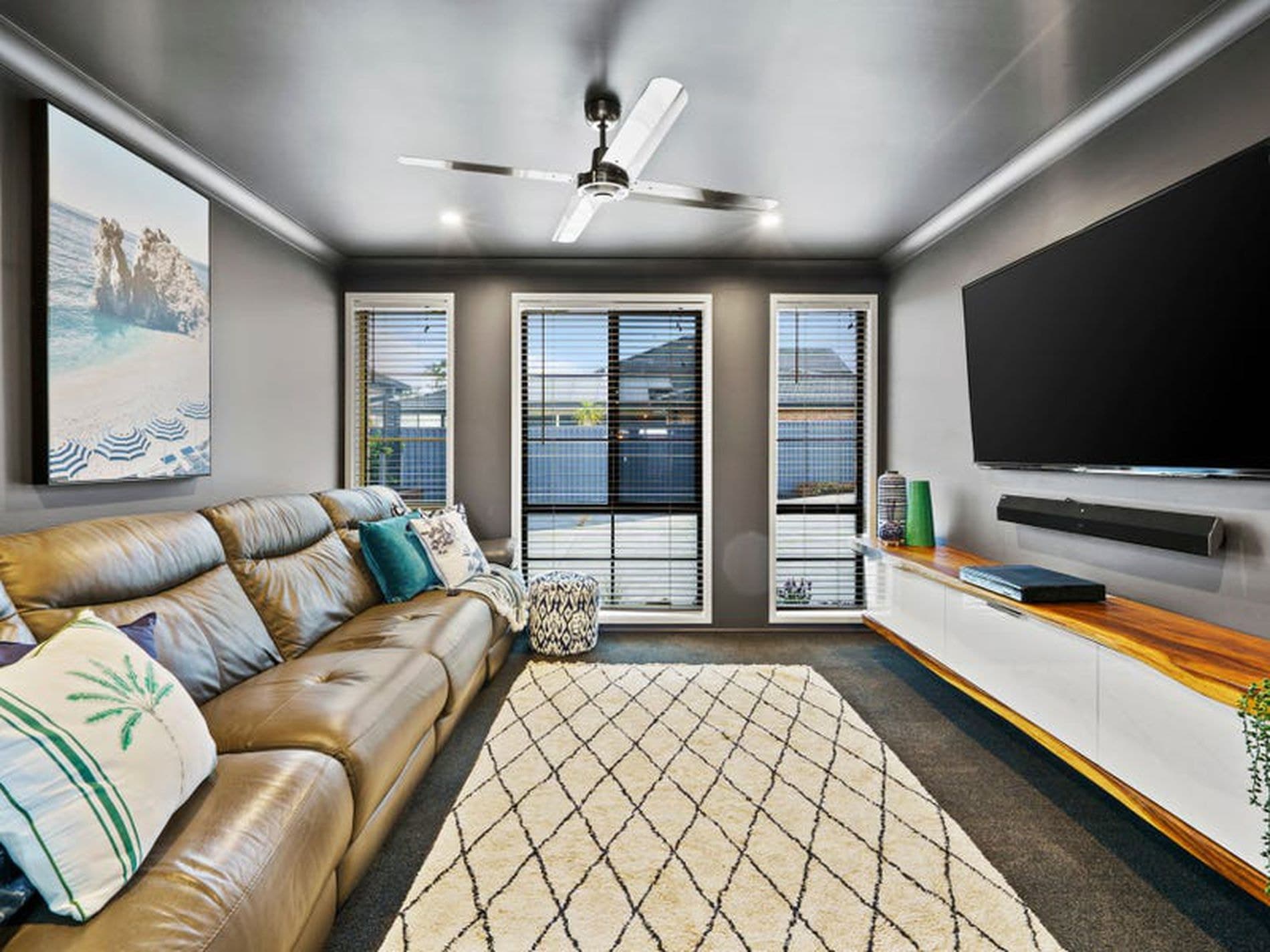 46 Piper Drive, Hamlyn Terrace - Thumbnail 3