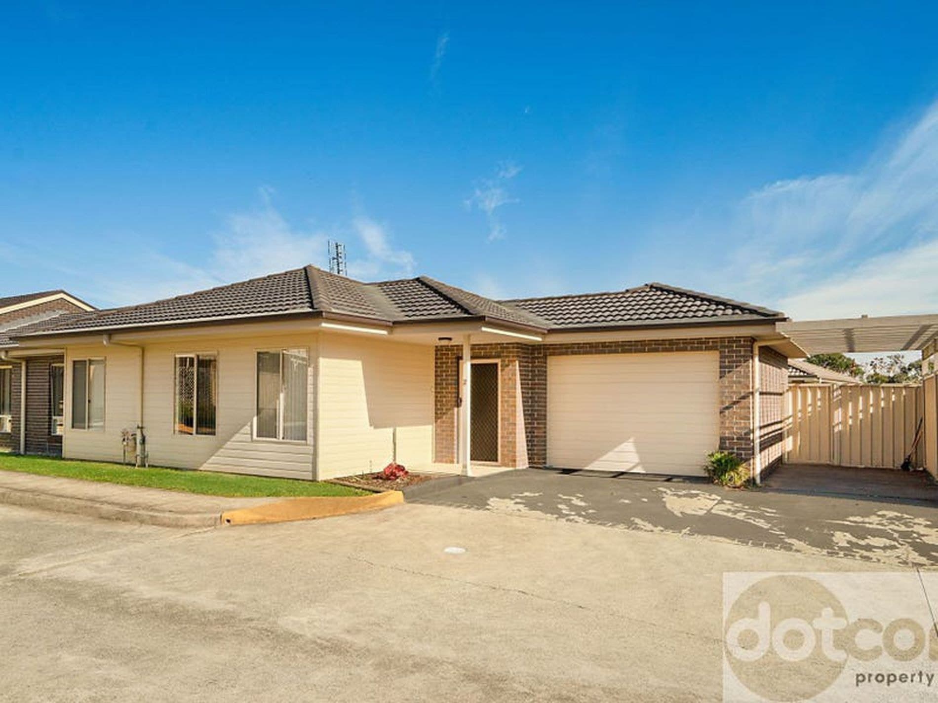 2 / 3 Gahnia Place, Hamlyn Terrace, Hamlyn Terrace - Image 1