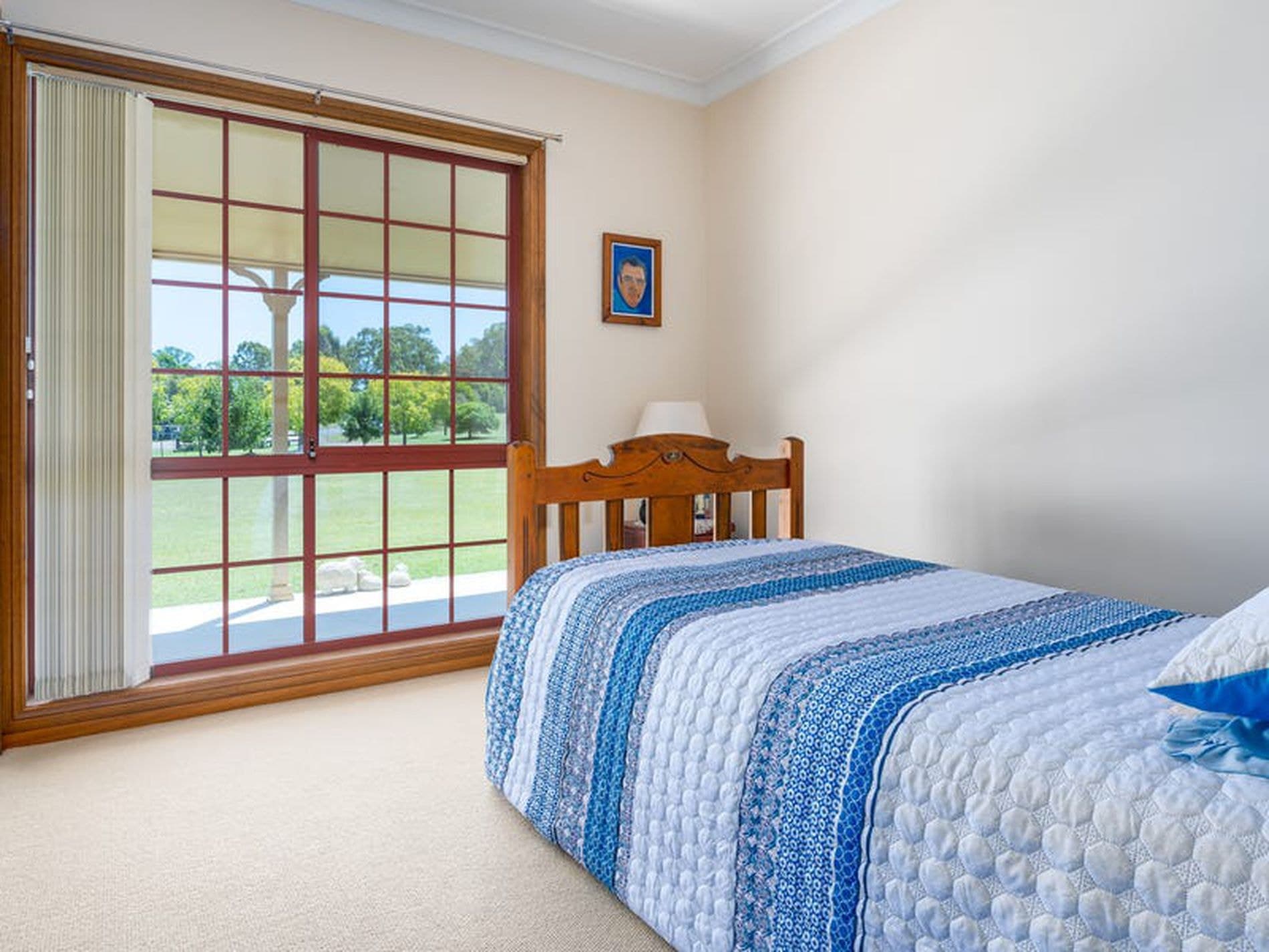 6 Merewether Close, North Rothbury - Thumbnail 3