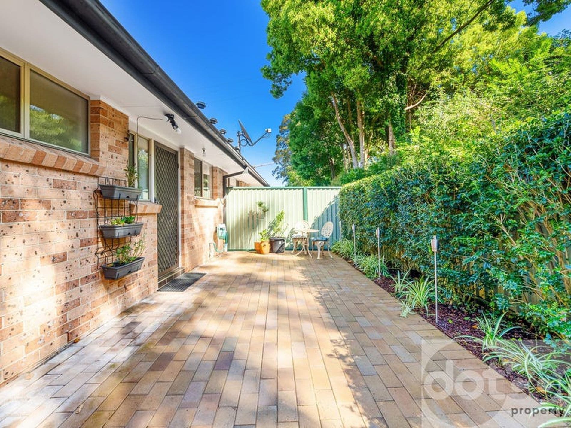 2 / 207 Albany Street, Point Frederick - Thumbnail 3