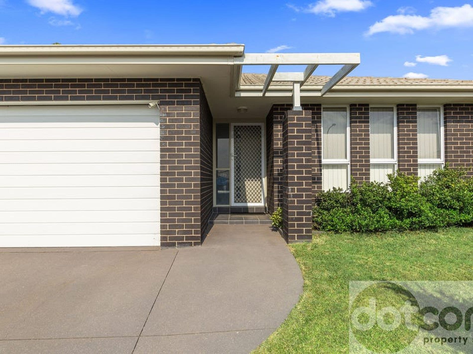 4 Regatta Way, Summerland Point - Image 1