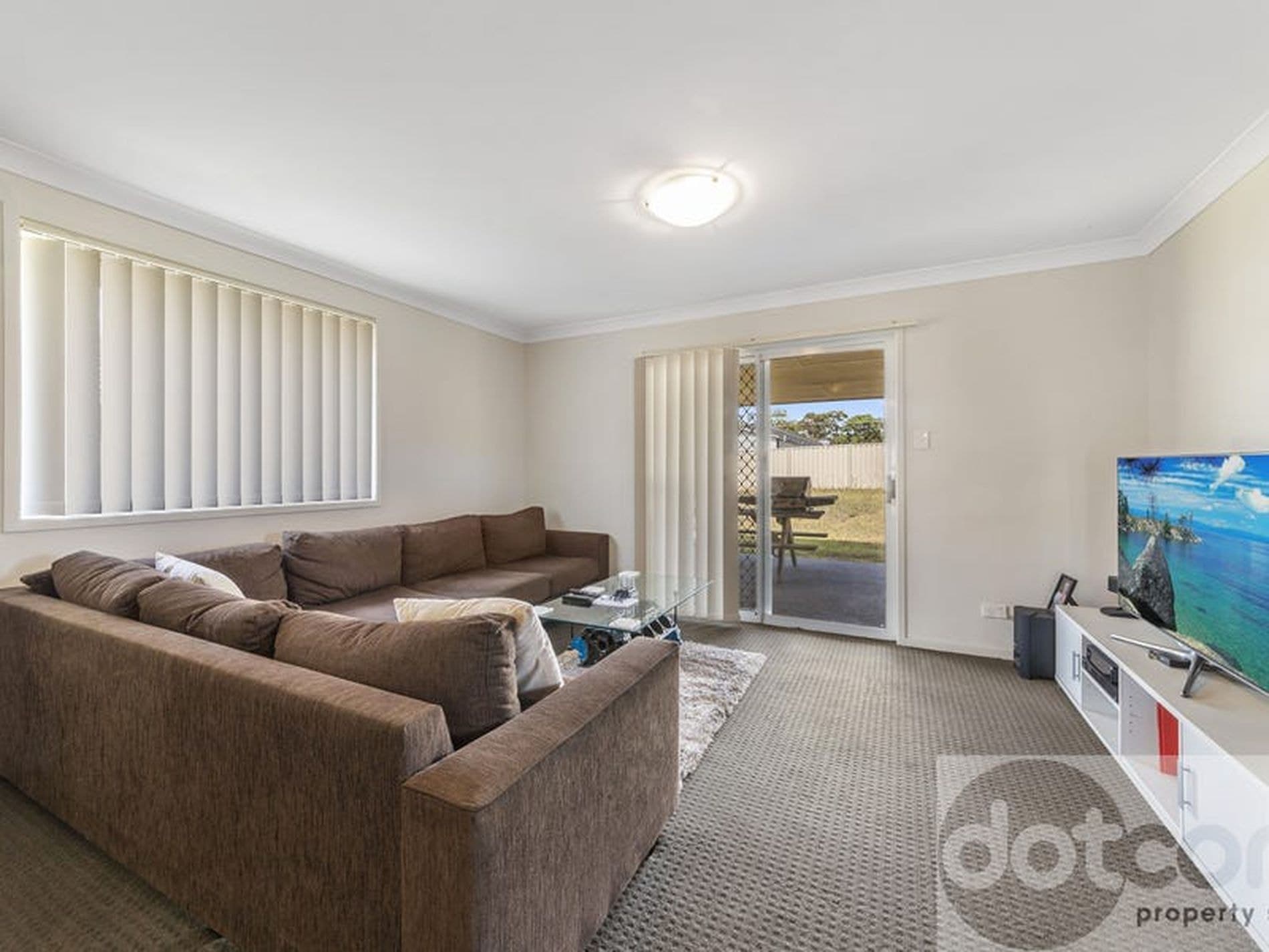 4 Regatta Way, Summerland Point - Thumbnail 2