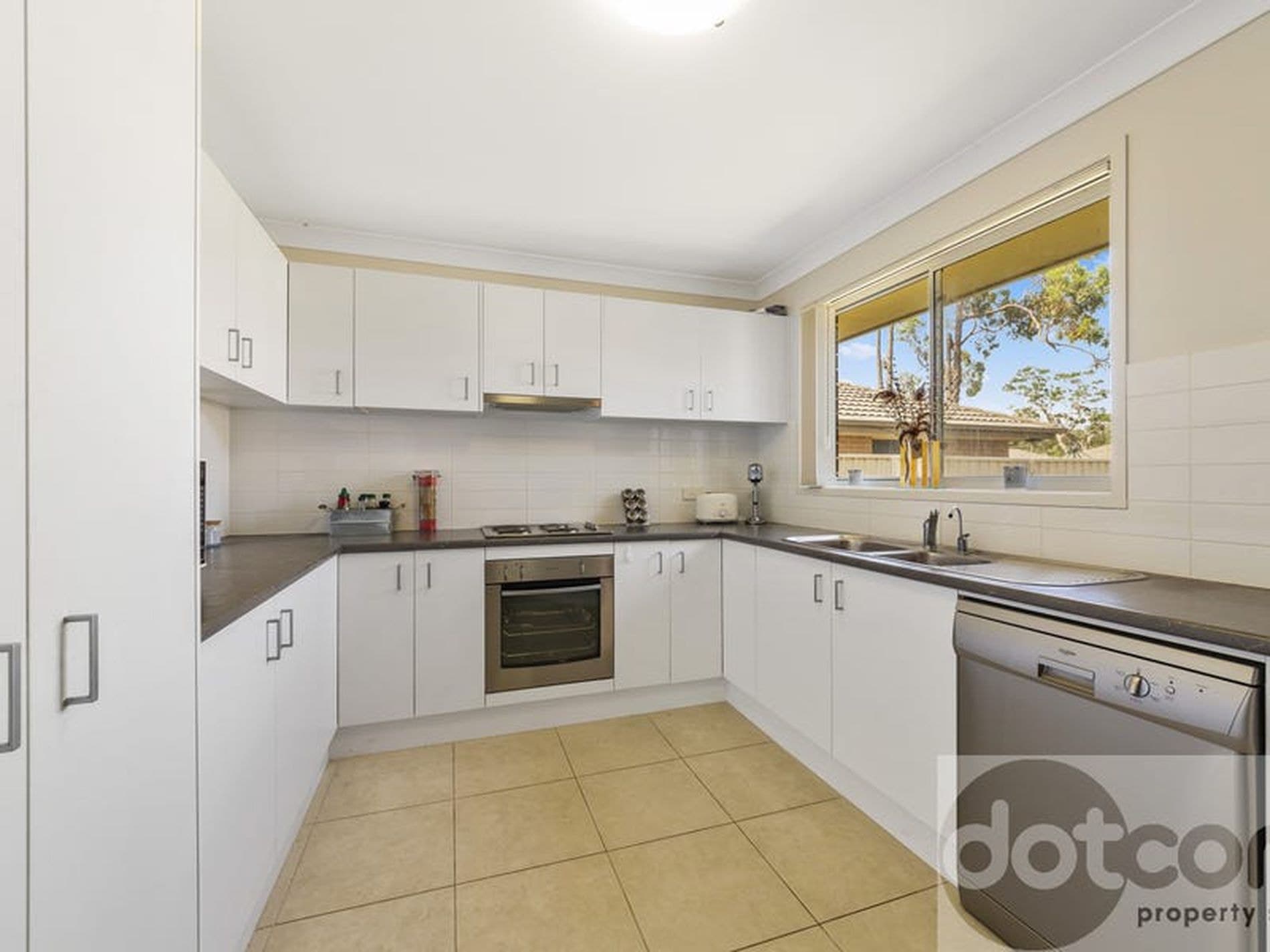 4 Regatta Way, Summerland Point - Thumbnail 3