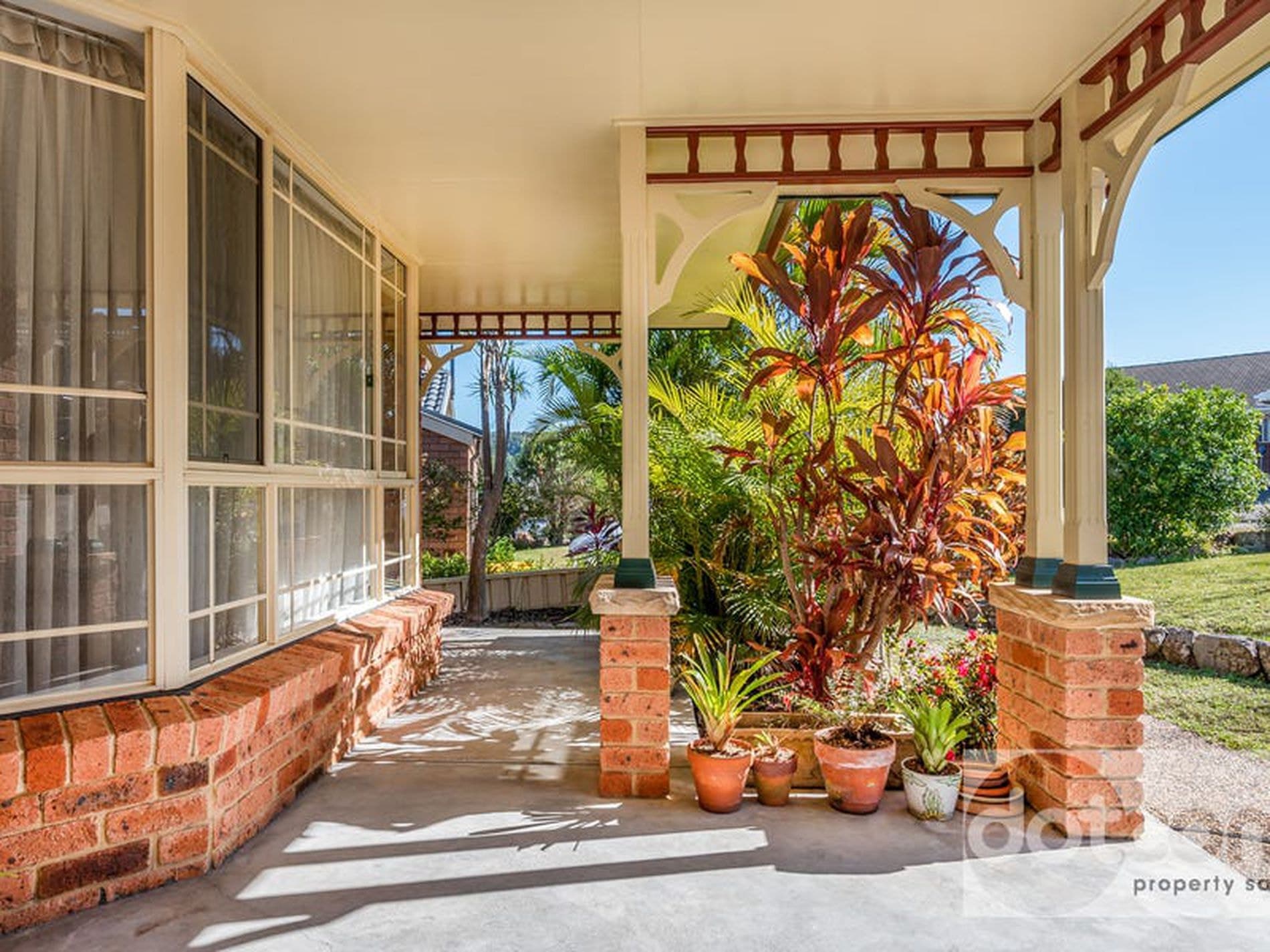 8 Crosby Court, Lakelands - Thumbnail 2