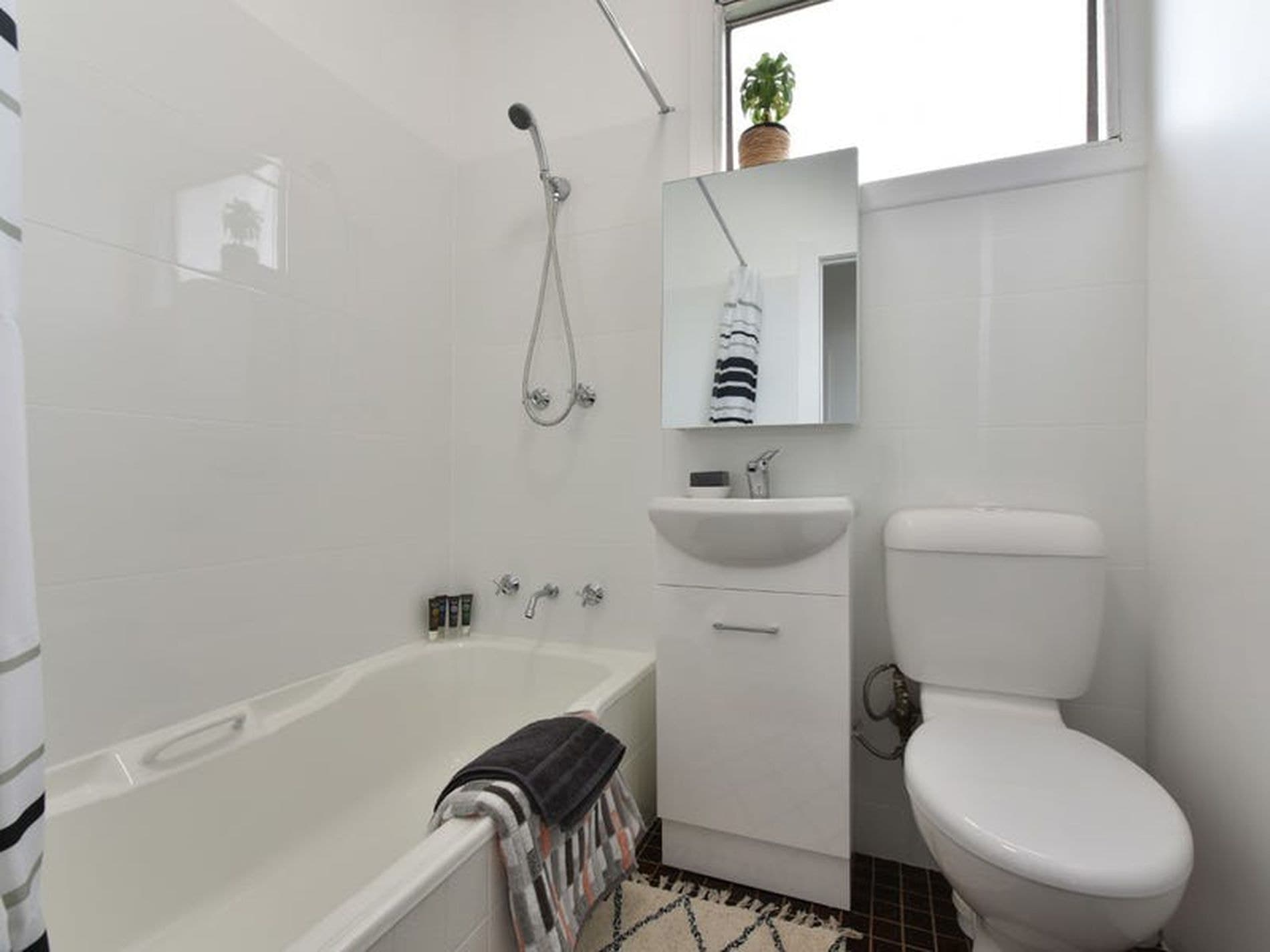 13 Bardon Lane, Brightwaters - Thumbnail 8