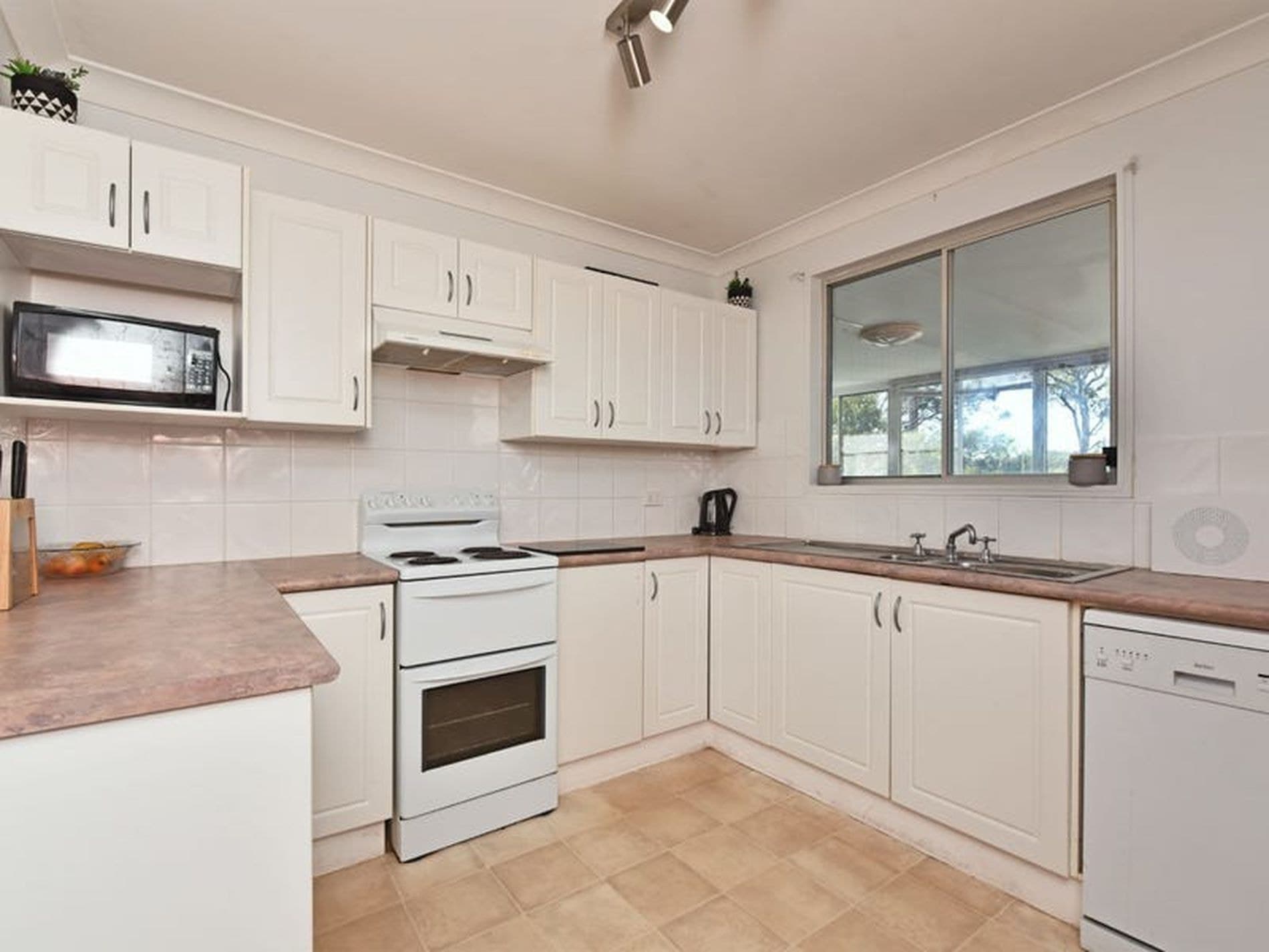 7 Asquith Avenue, Windermere Park - Thumbnail 6