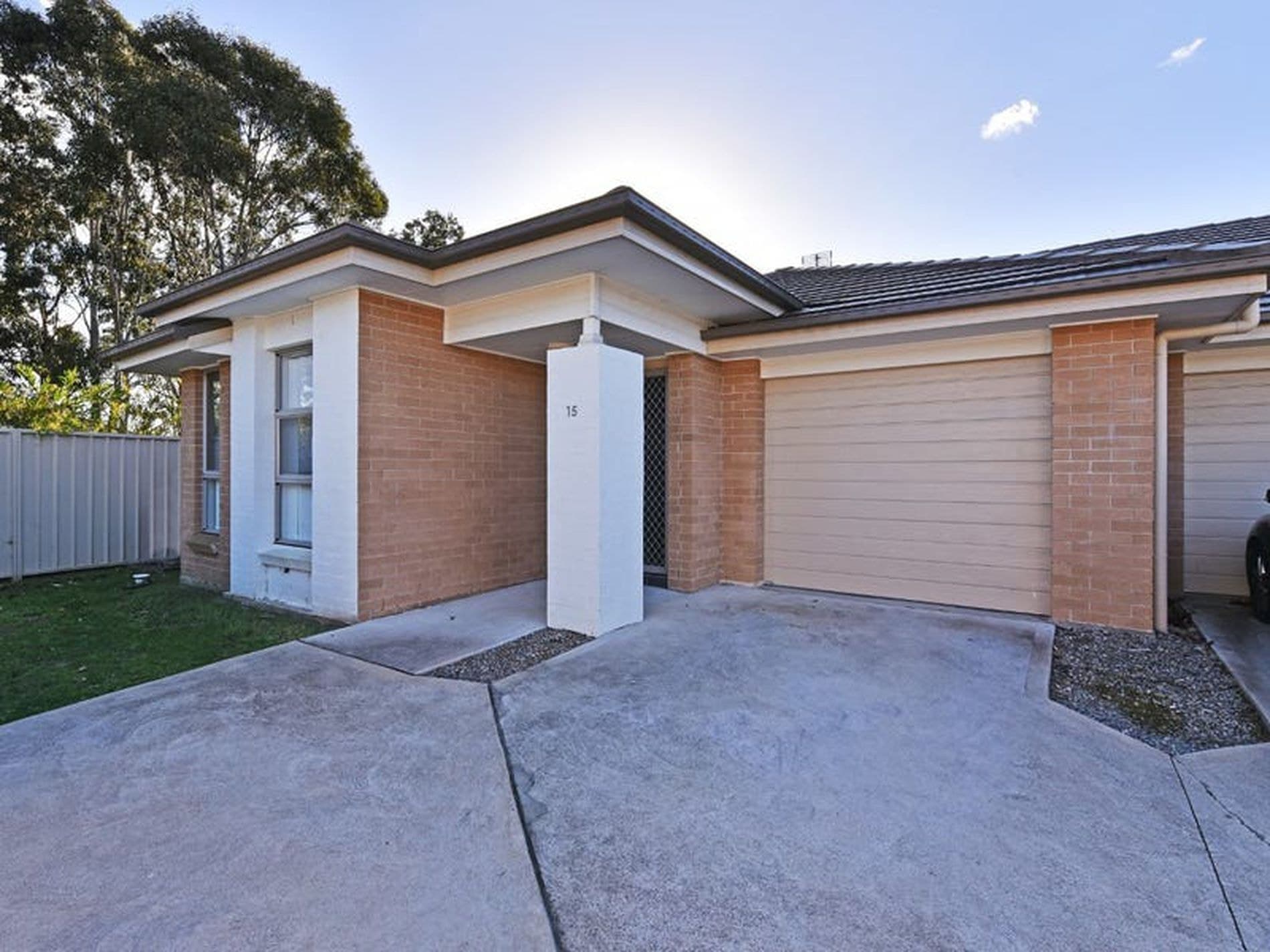 15 Dahlia Avenue, Hamlyn Terrace - Image 1