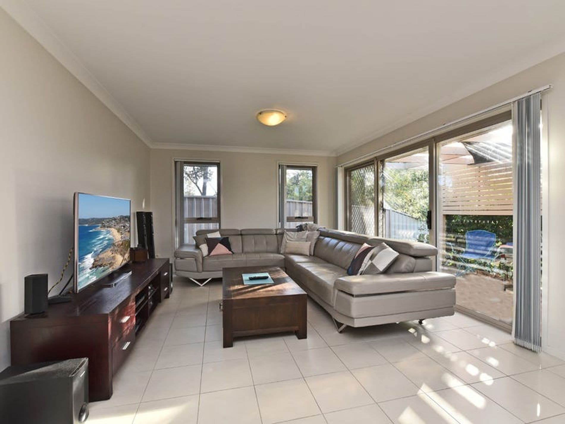15 Dahlia Avenue, Hamlyn Terrace - Thumbnail 4