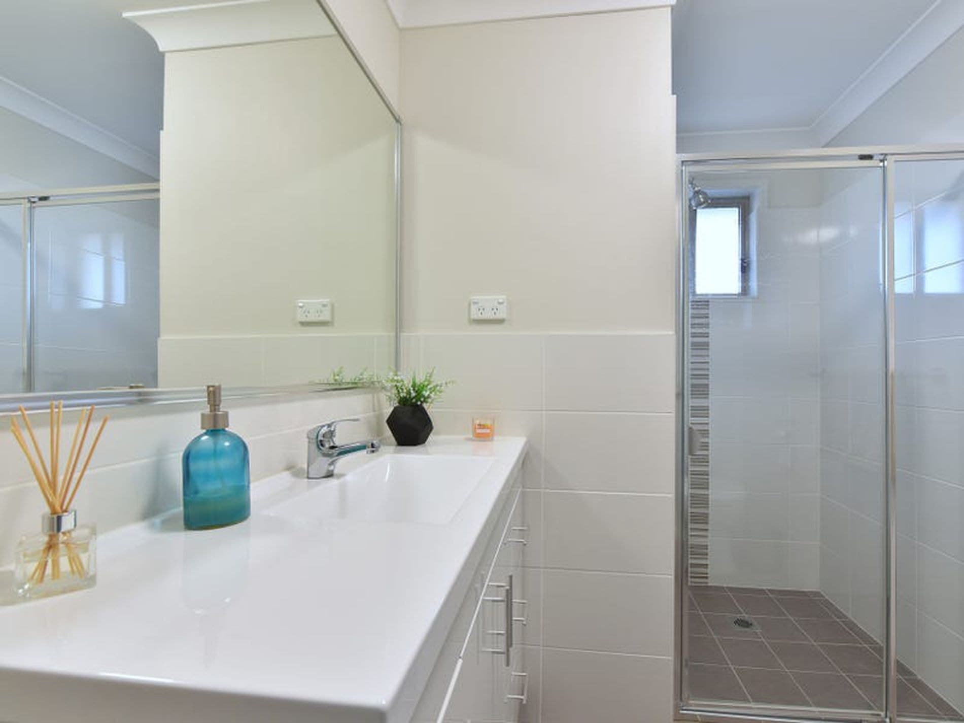 15 Dahlia Avenue, Hamlyn Terrace - Thumbnail 8