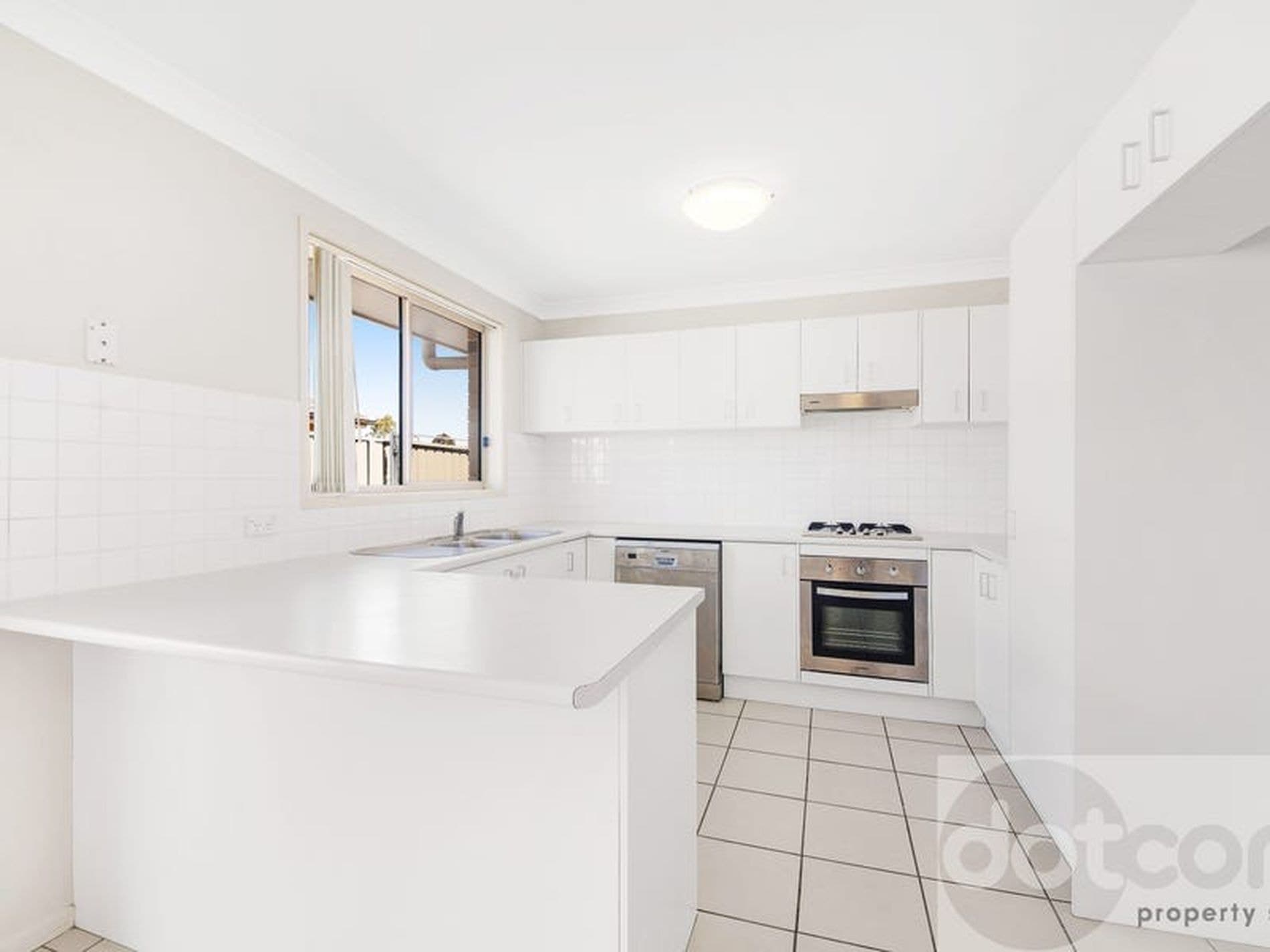 46 Primrose Drive, Hamlyn Terrace, Hamlyn Terrace - Thumbnail 2