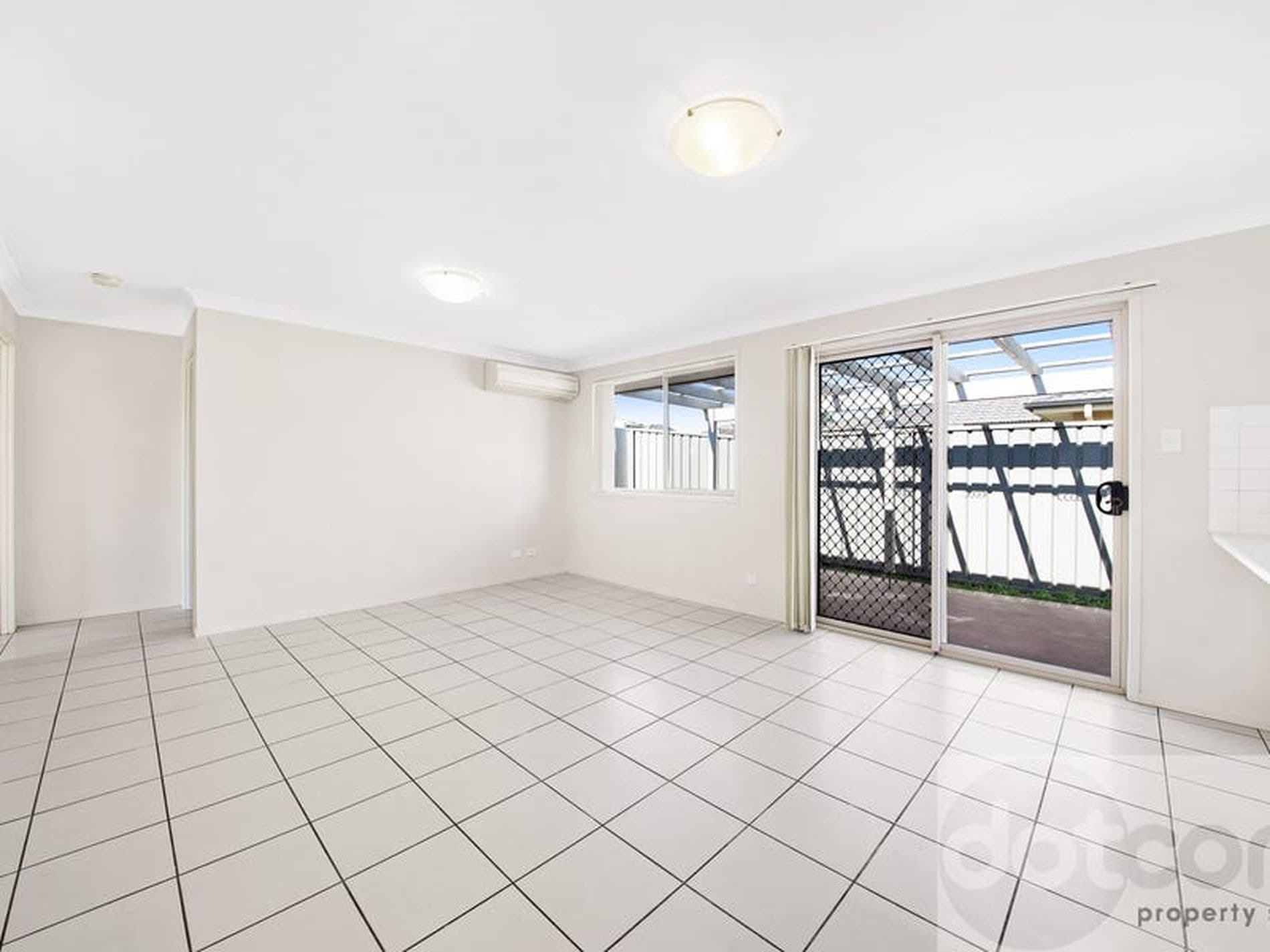 46 Primrose Drive, Hamlyn Terrace, Hamlyn Terrace - Thumbnail 3