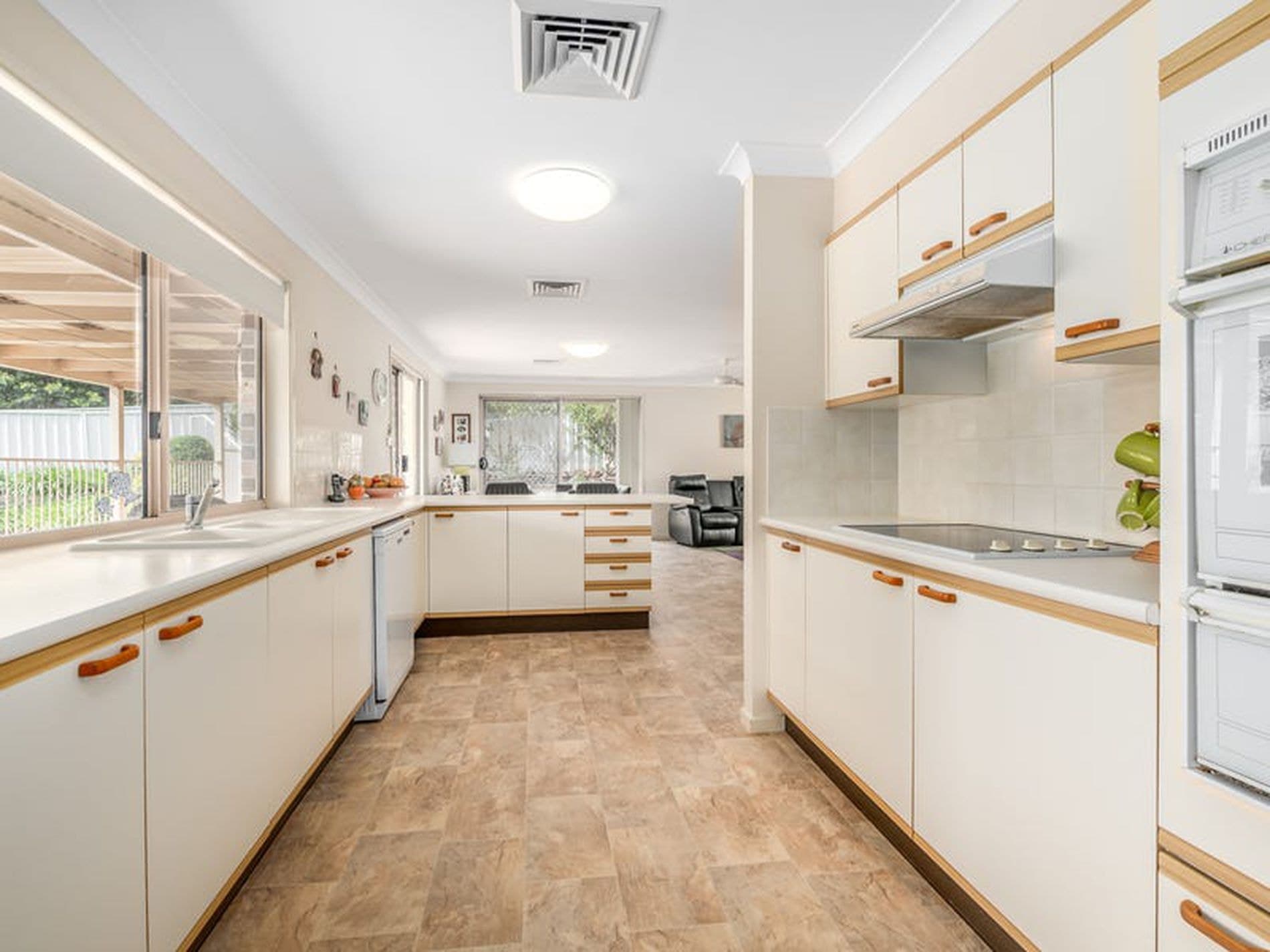 10 Lindale Way, Lakelands - Thumbnail 5