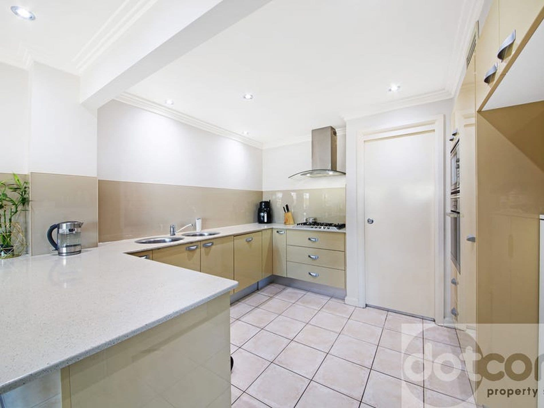 2 / 2 St George Street, Gosford - Image 1
