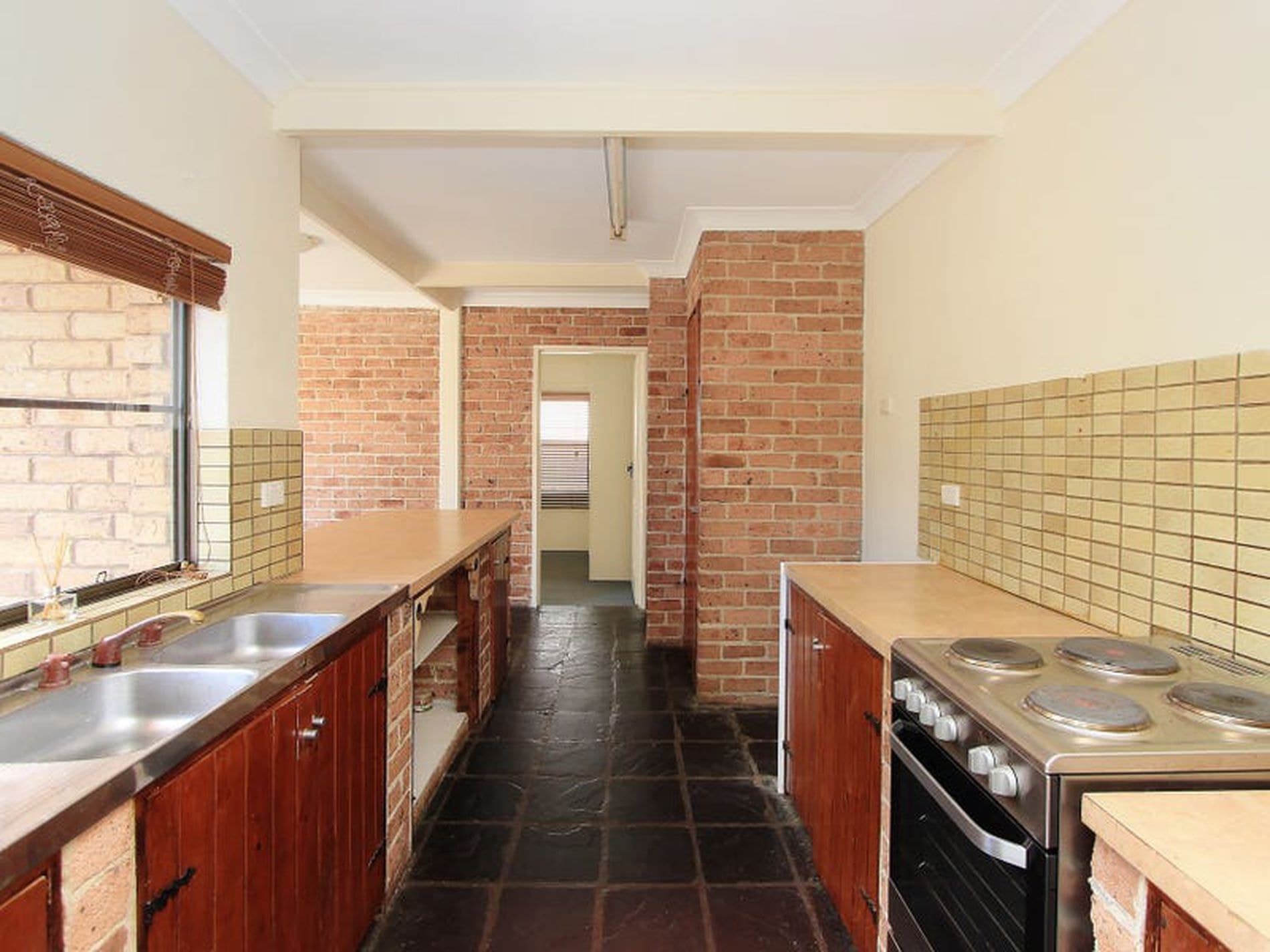 2 Hervey Street, Windermere Park - Thumbnail 8