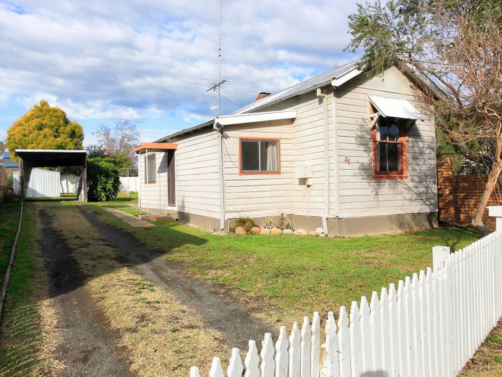 26 McDonald Avenue, Paxton - Thumbnail 2