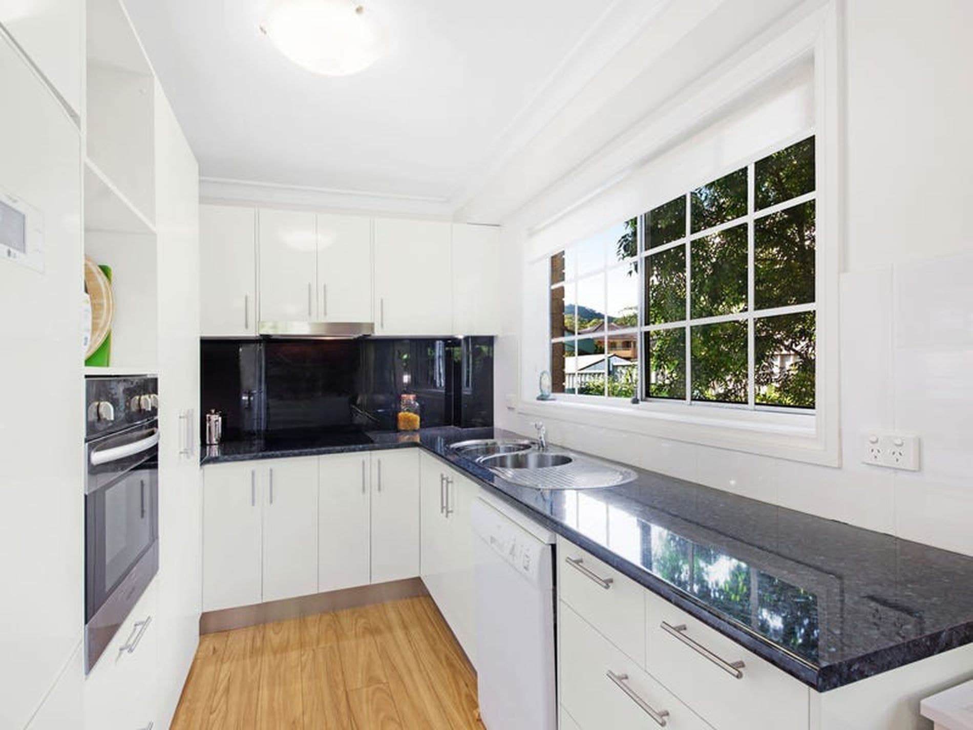 1 / 24 York Street, Point Frederick - Thumbnail 3