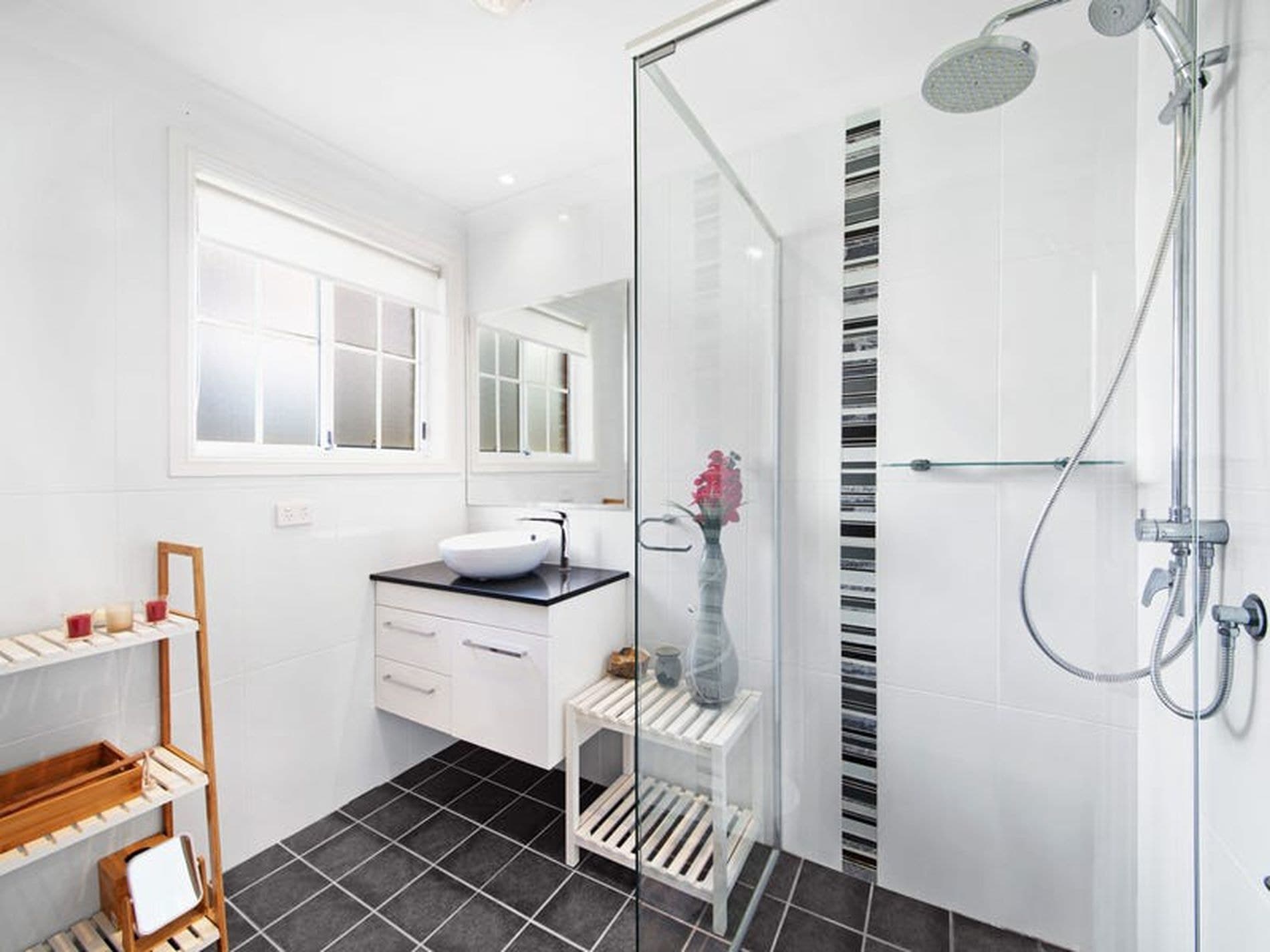1 / 24 York Street, Point Frederick - Thumbnail 4