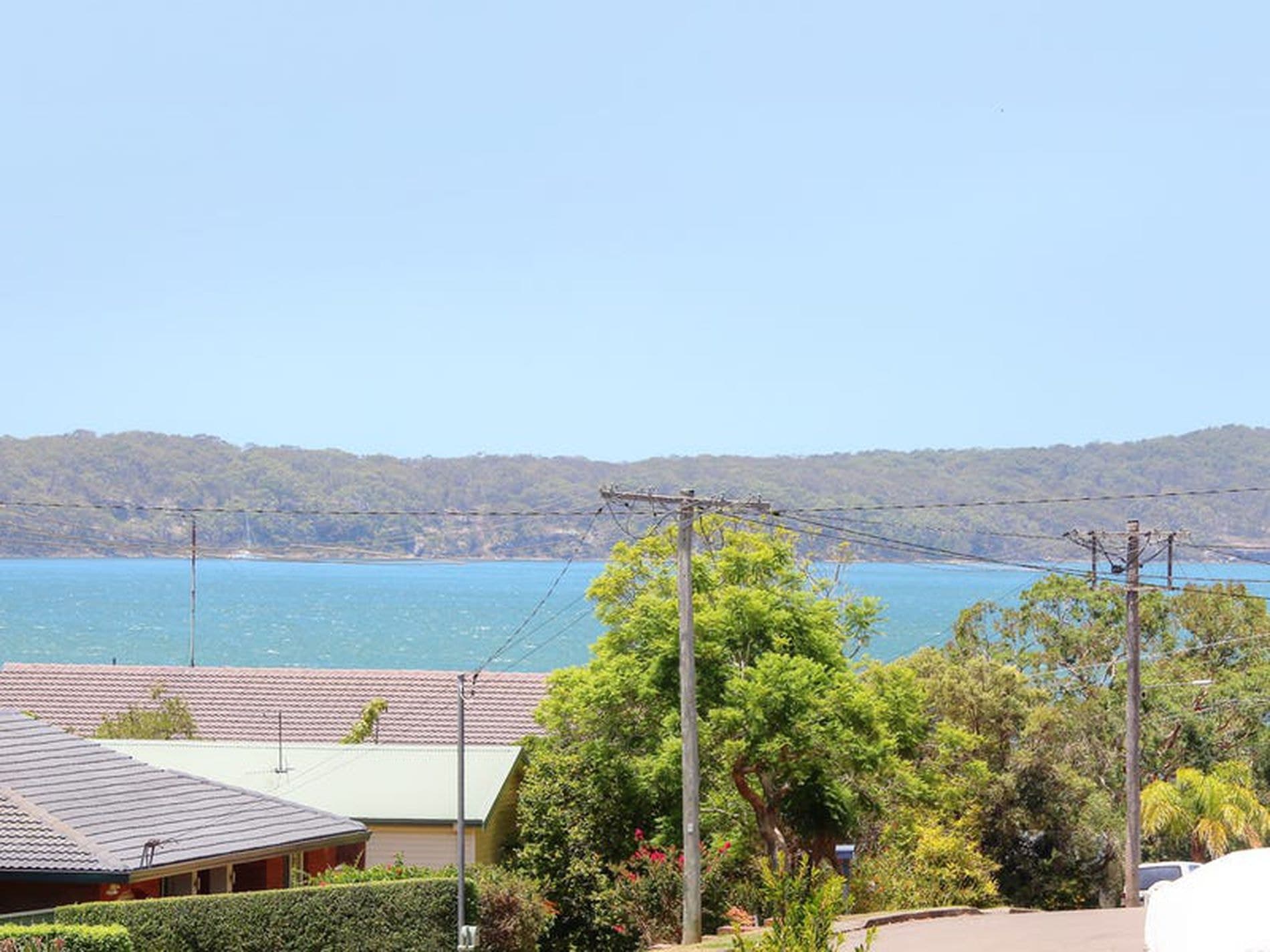 22 Lake Road, Balcolyn - Thumbnail 2