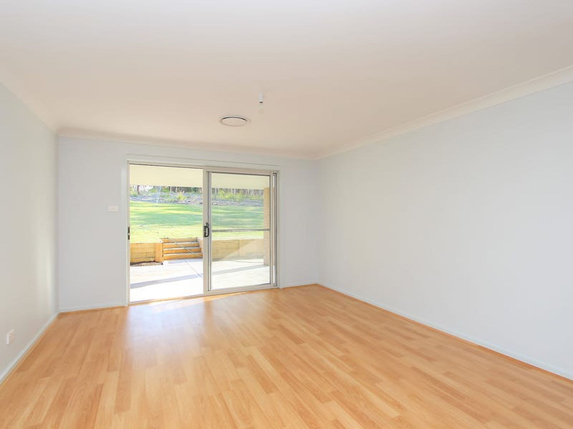 22 Lake Road, Balcolyn - Thumbnail 7