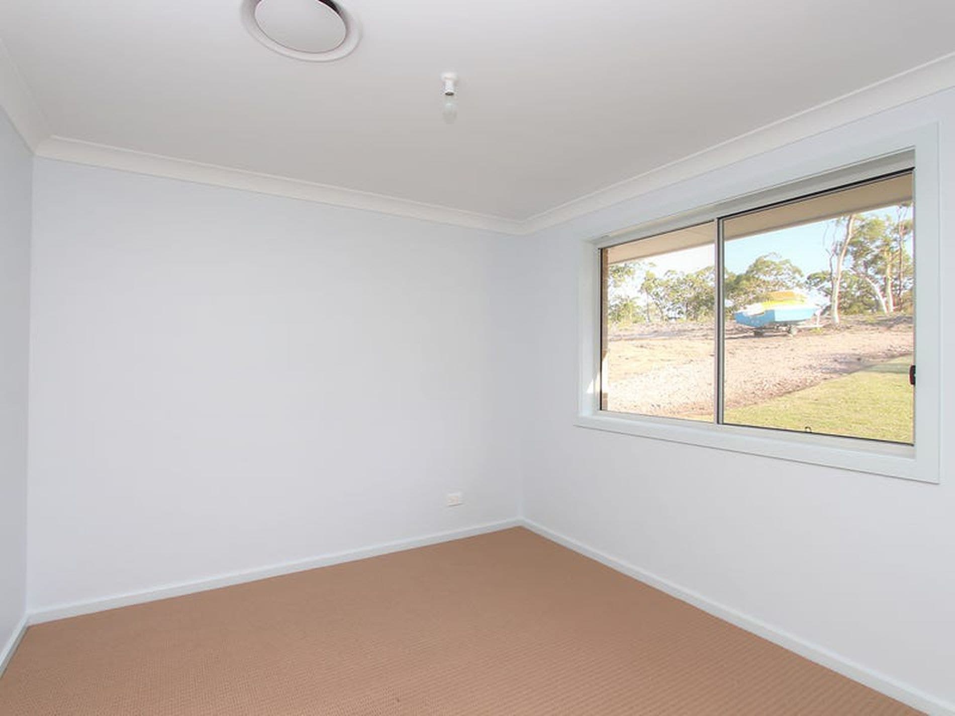 22 Lake Road, Balcolyn - Thumbnail 8