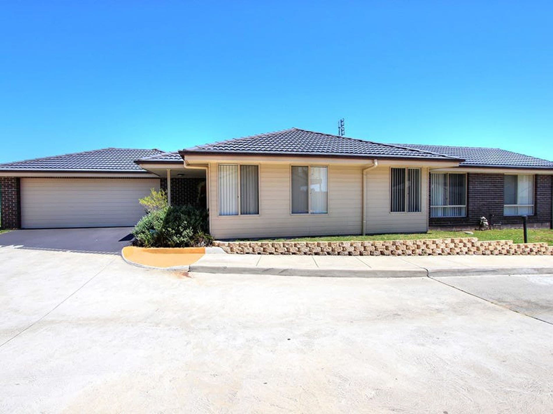 3 / 3 Gahnia Place, Hamlyn Terrace - Image 1