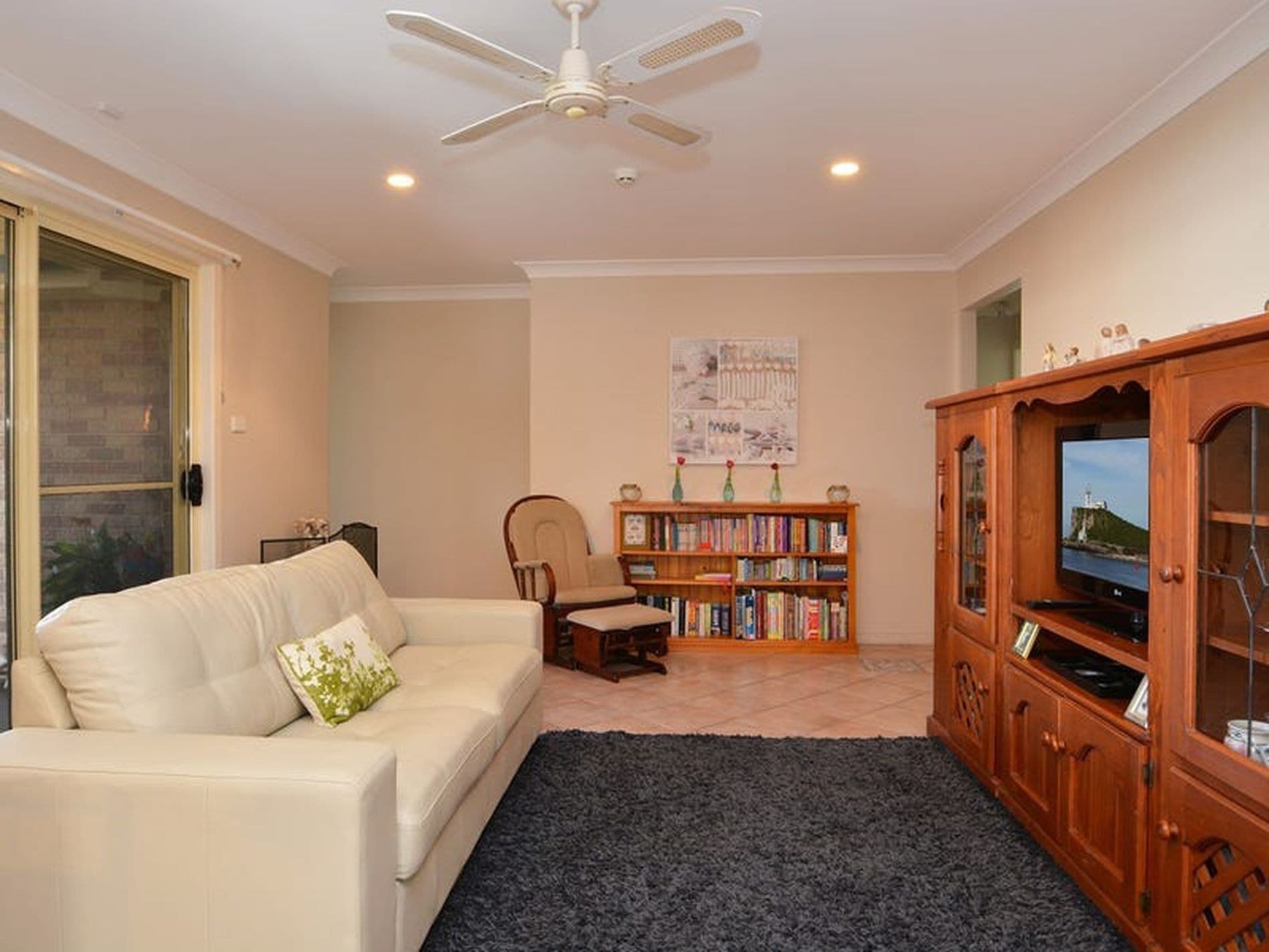 8 Cypress Close, Fletcher - Thumbnail 2
