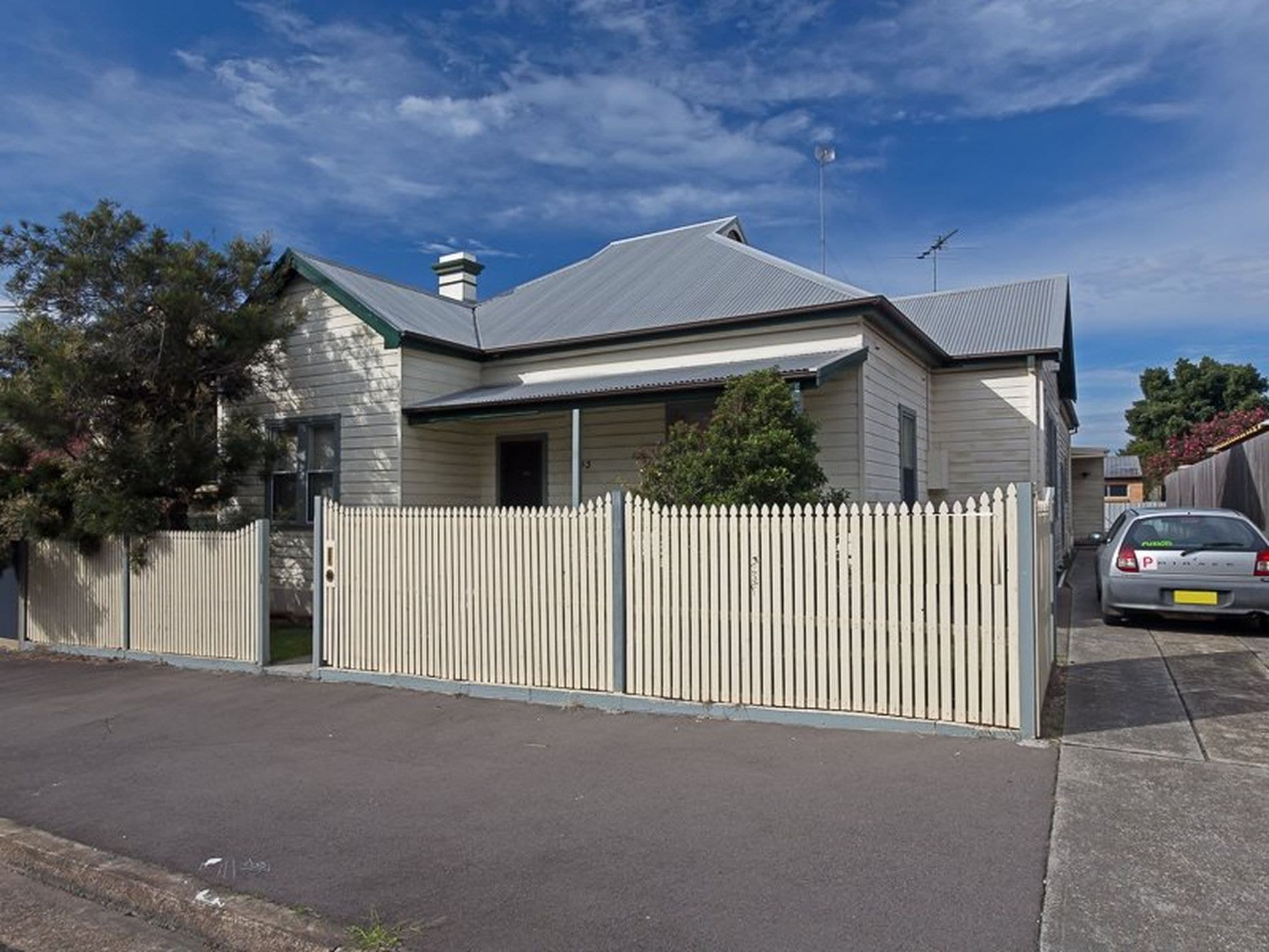 ADAMSTOWN, Adamstown - Image 1