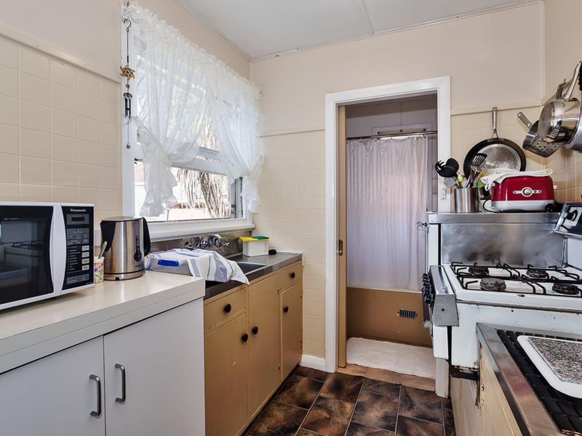 183, Adamstown - Thumbnail 4