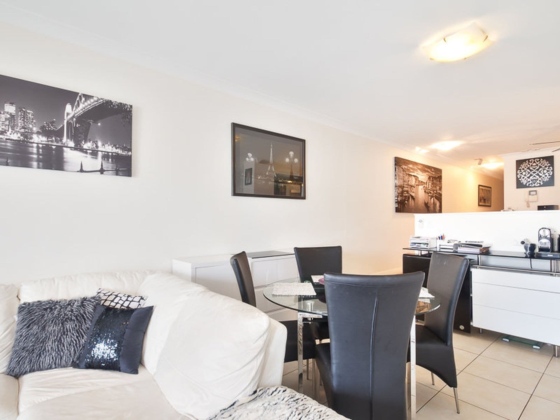 3 BLOCKS TO THE BEACH, NORTH FACING AND IMMACULATE, Newcastle - Thumbnail 3